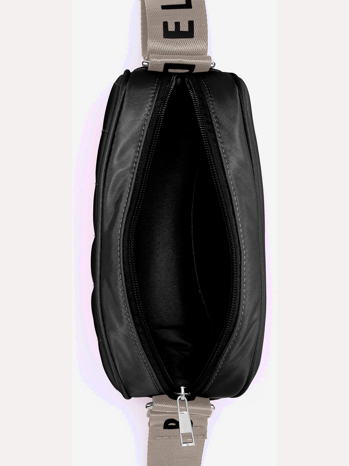 Mini-sac avec matelassage tendance et logo imprimé sur la bandoulière