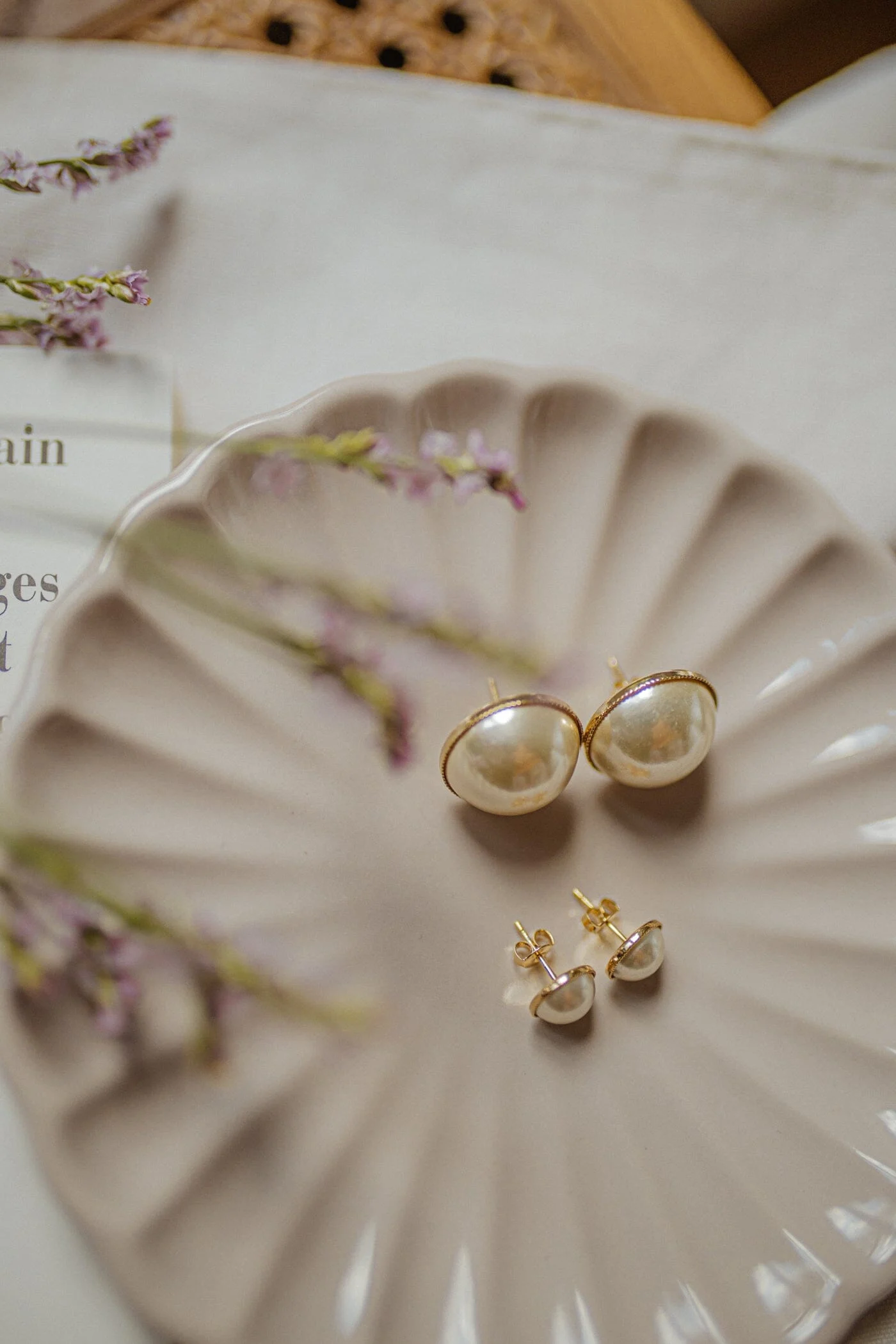 NÉLYA - Mini boucles d'oreilles puces perles doré à l'or fin | Doré