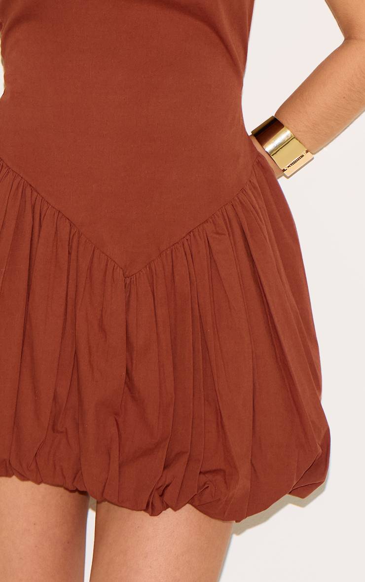 Châtaigne Robe Bouffante À Rayures Avec Encolure Dos-nu