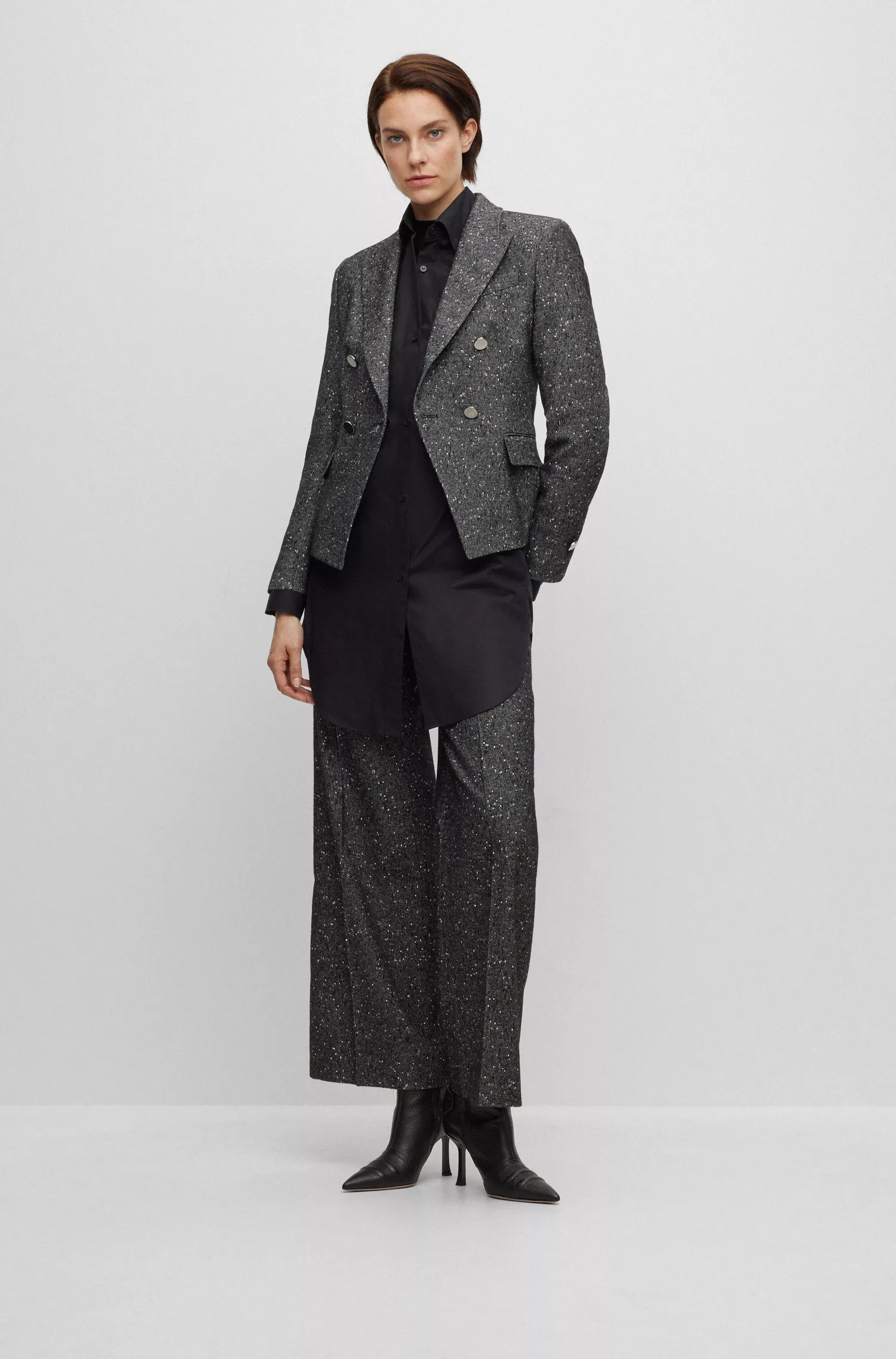 Jaqueta BOSS preta de corte slim em tweed estruturado.