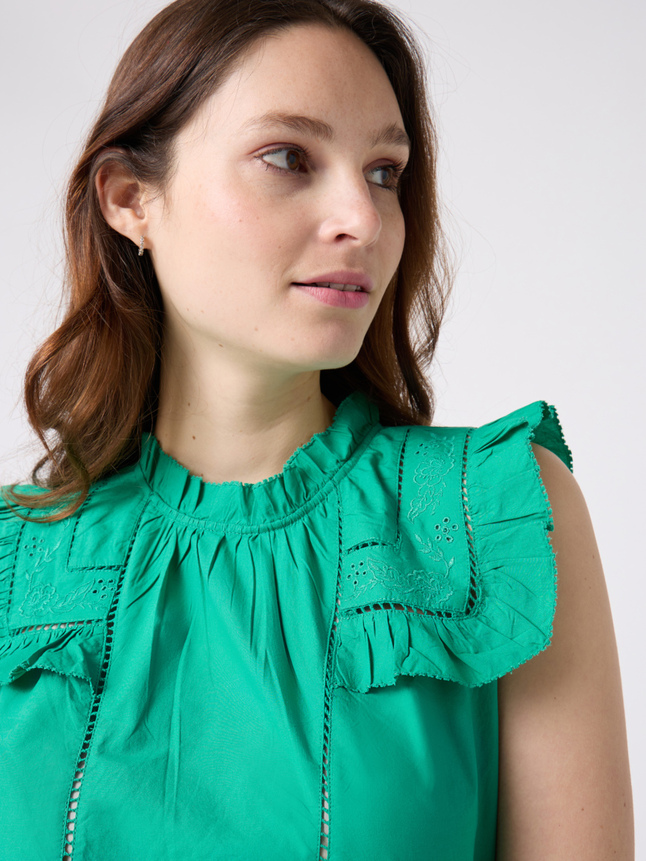 Blouse brodée sans manche