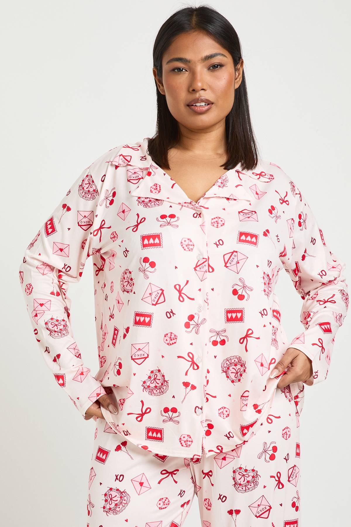 boohoo Ensemble Pyjama Grande Taille Imprimé Gâteaux Chemise Manches Longues & Pantalon