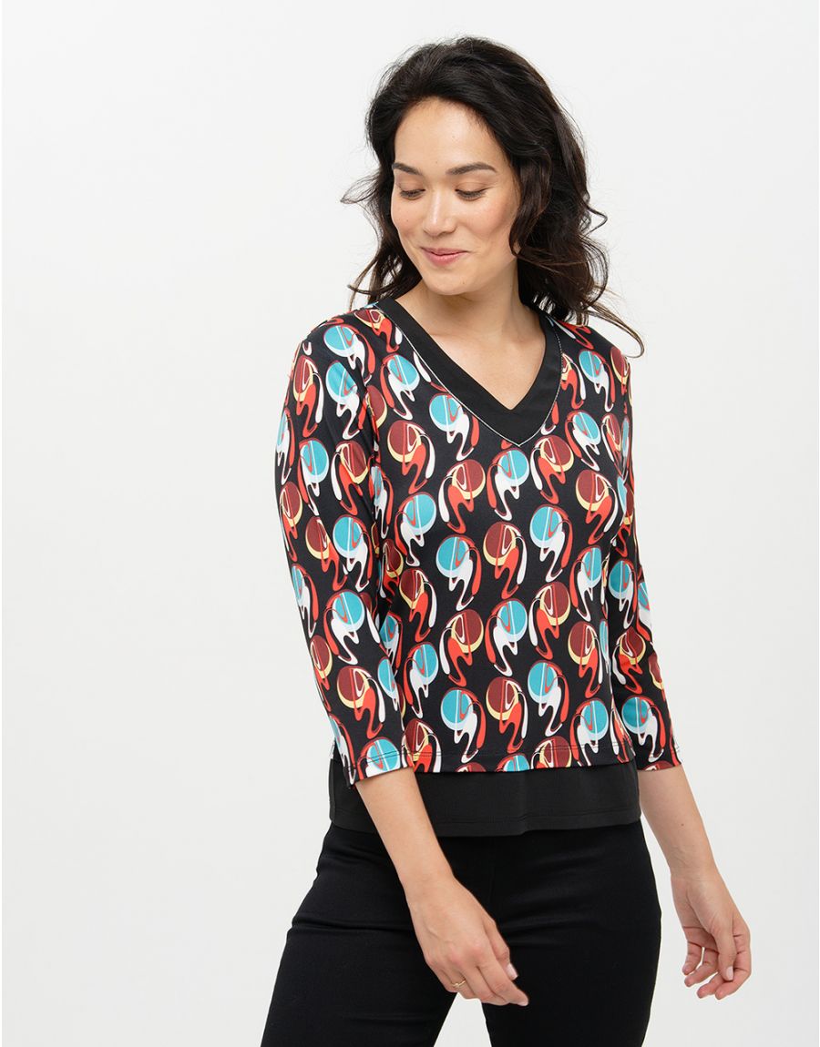 T-shirt noir à motifs