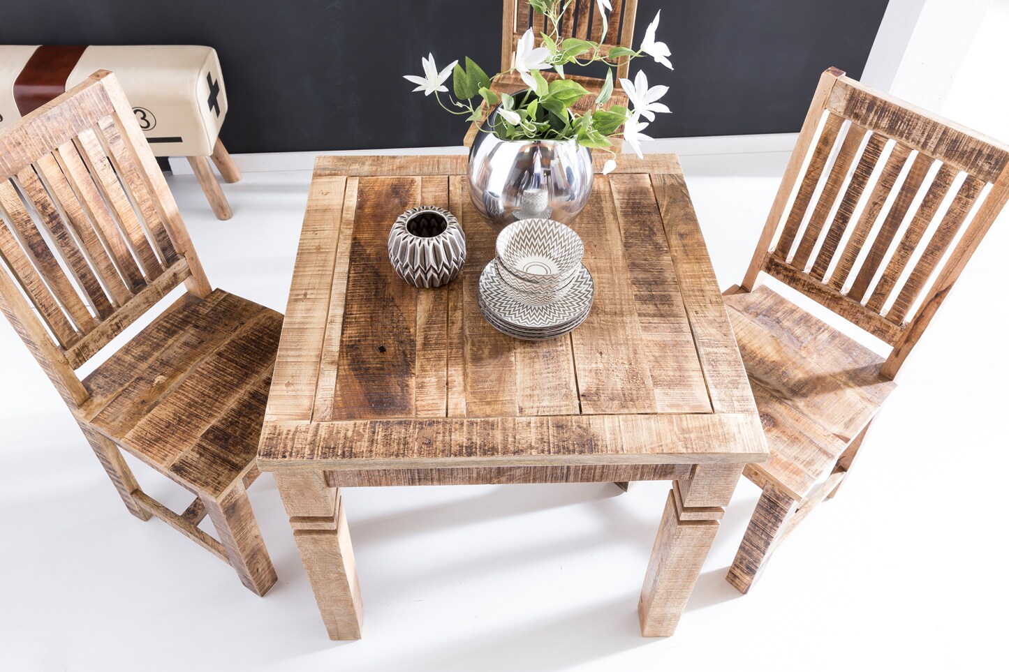 KADIMA DESIGN Esstisch DIANA: Landhaus-Stil, Massivholz, 80x80 cm, rustikal, stabil, pflegeleicht.