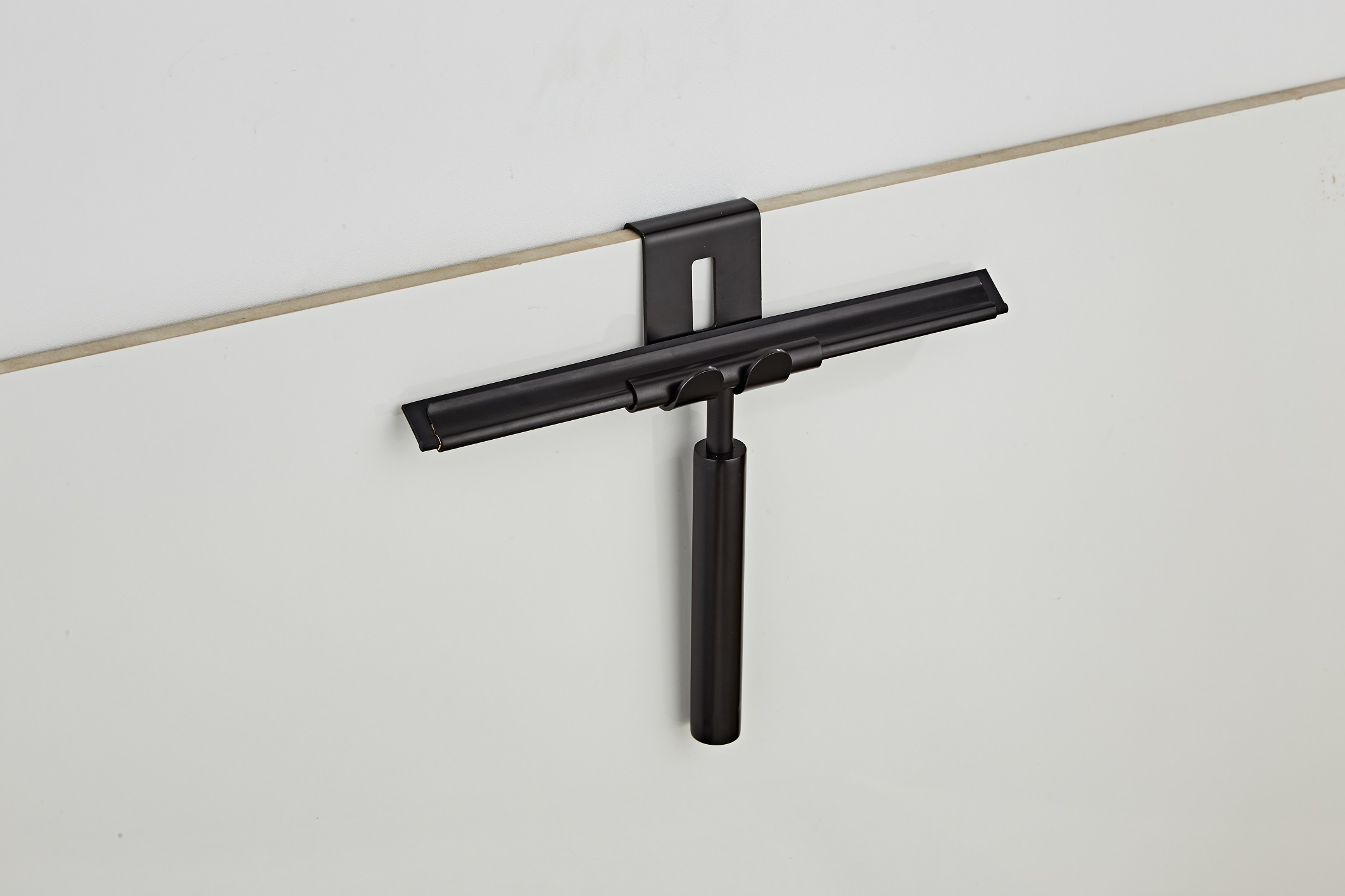 Saniclear Nero douche accessoiresset met wissers en shampoohouder zwart mat