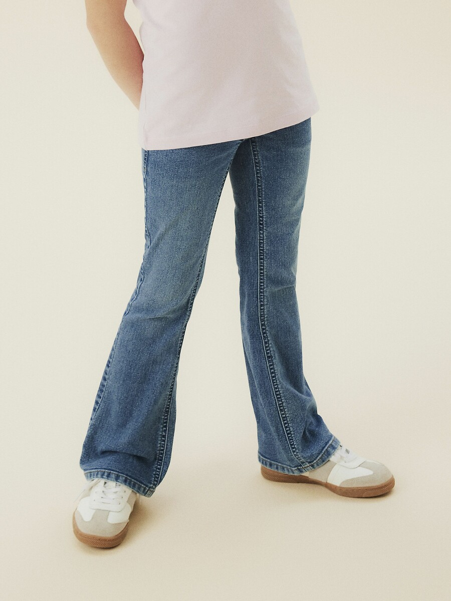DÊ UM NOME A ELE<br>Calças jeans largas