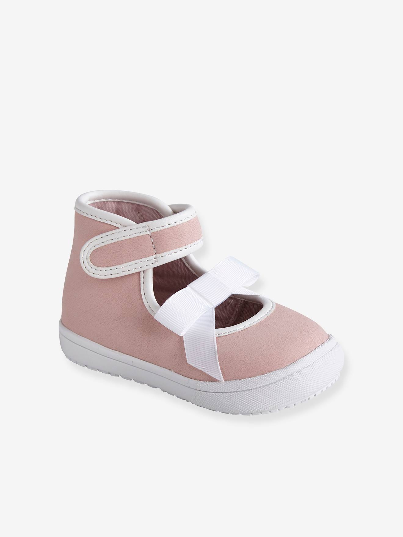 Tênis rosa claro liso e elegante para bebê menina