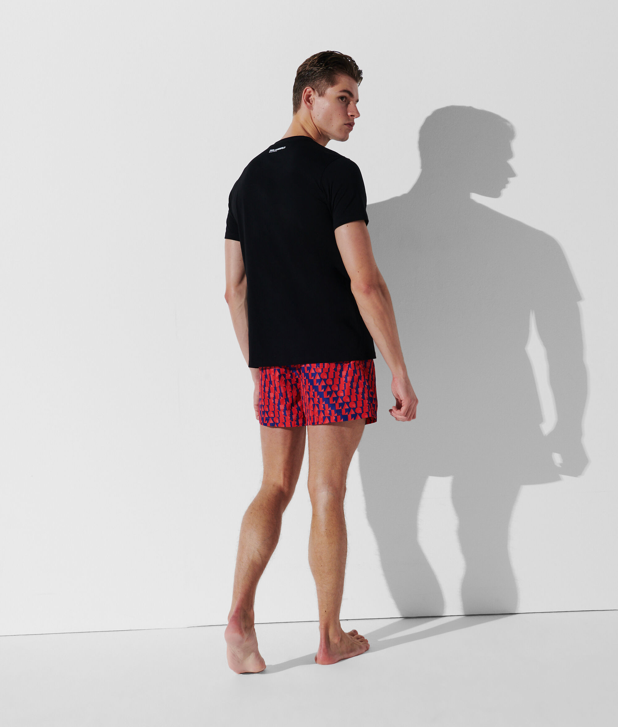 T-SHIRT AVEC LOGO ABSTRAIT