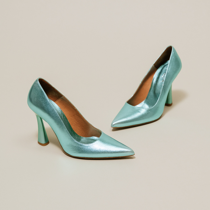 Escarpins à talons hauts et bouts pointus  en cuir métallisé turquoise