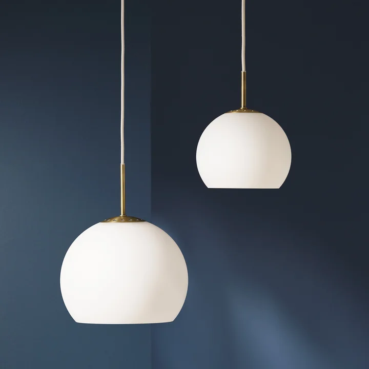 Frandsen - Ball Pendelleuchte Glas Ø 18 cm, light pink