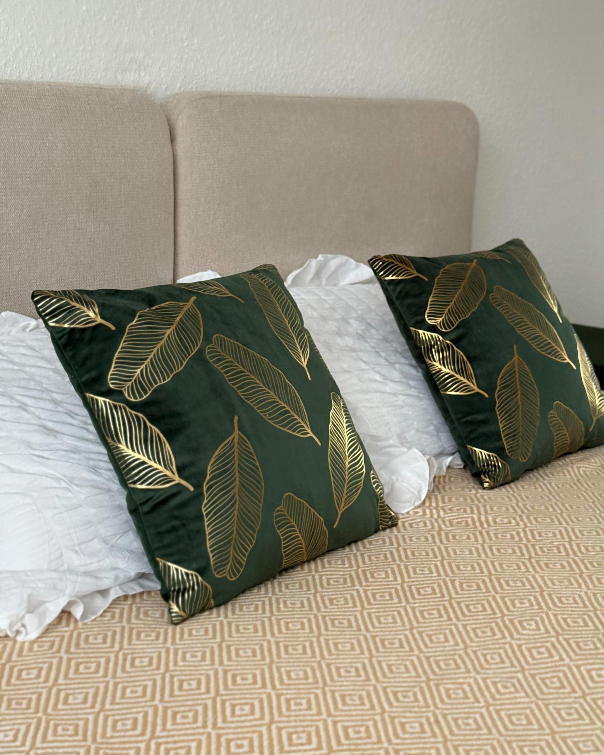 Set van 2 sierkussens FREESIA Fluweel 45 x 45 cm Donkergroen bladpatroon