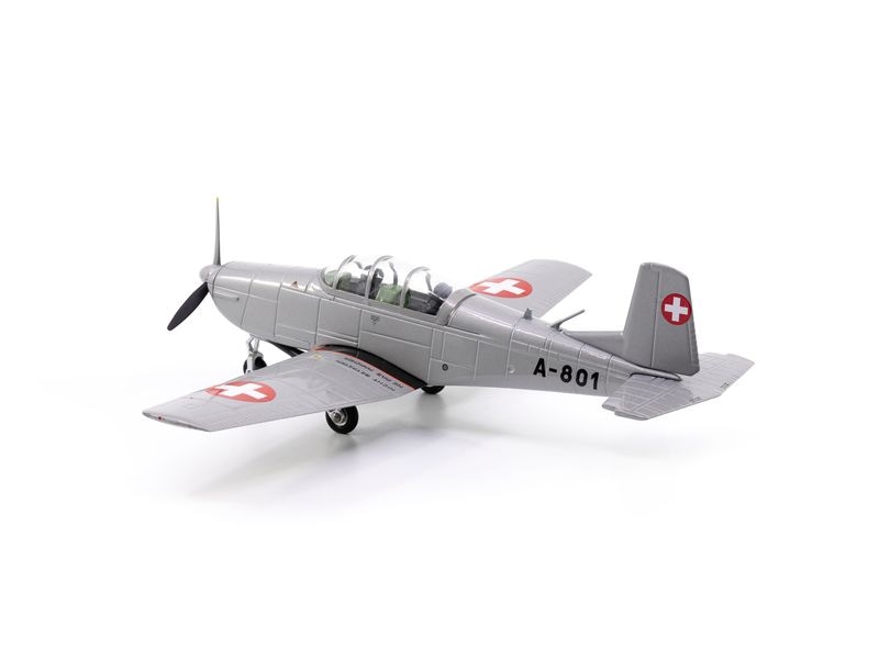 ACE Pilatus P-3 A-801 inkl. Chromständer 1:72 Flugzeugmodell mit Display-Ständer