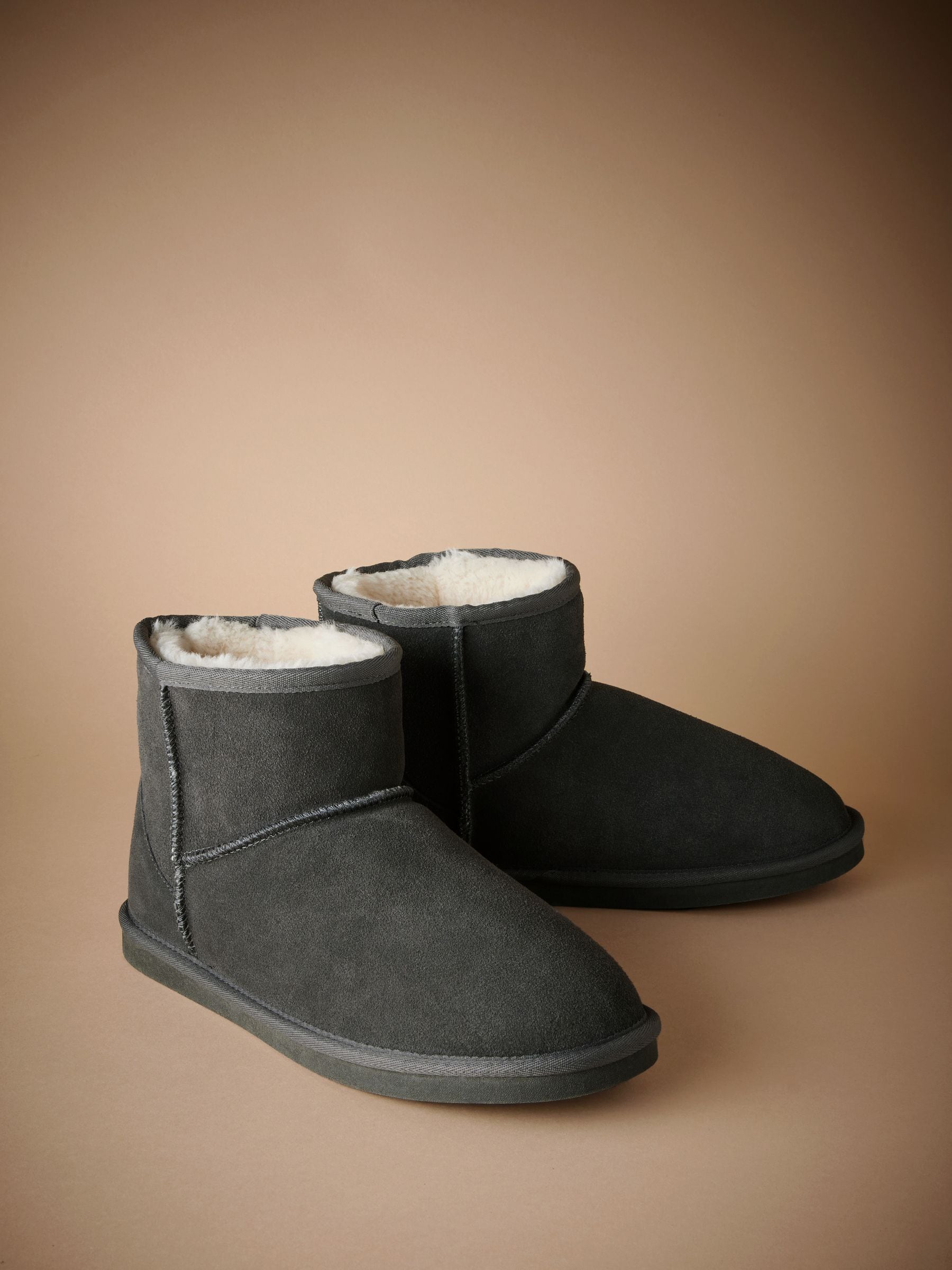 Grijs - Signature Suede Slipper Boots with Faux Fur Lining