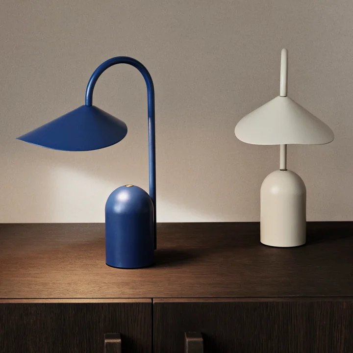 Ferm Living - Arum Akku LED-Tischleuchte, sienna