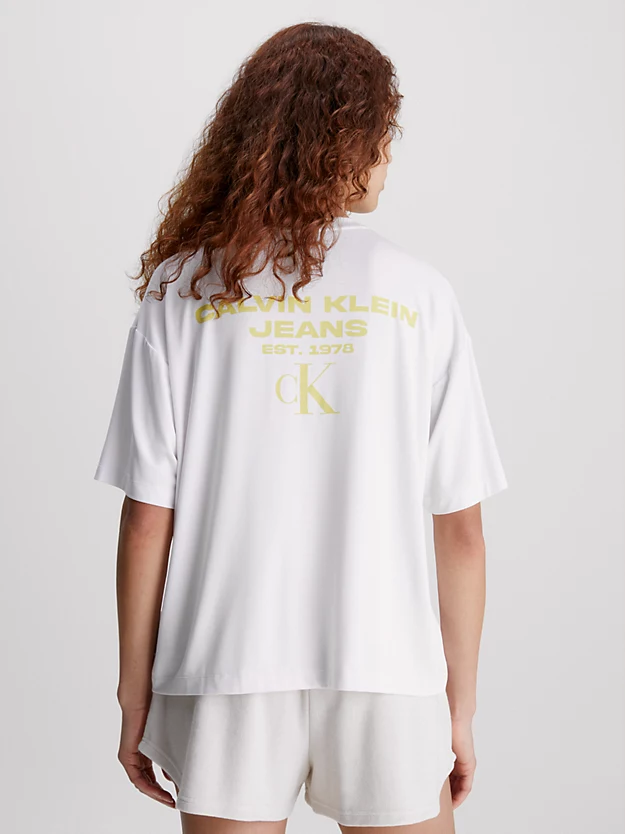 Camiseta oversized com logo nas costas