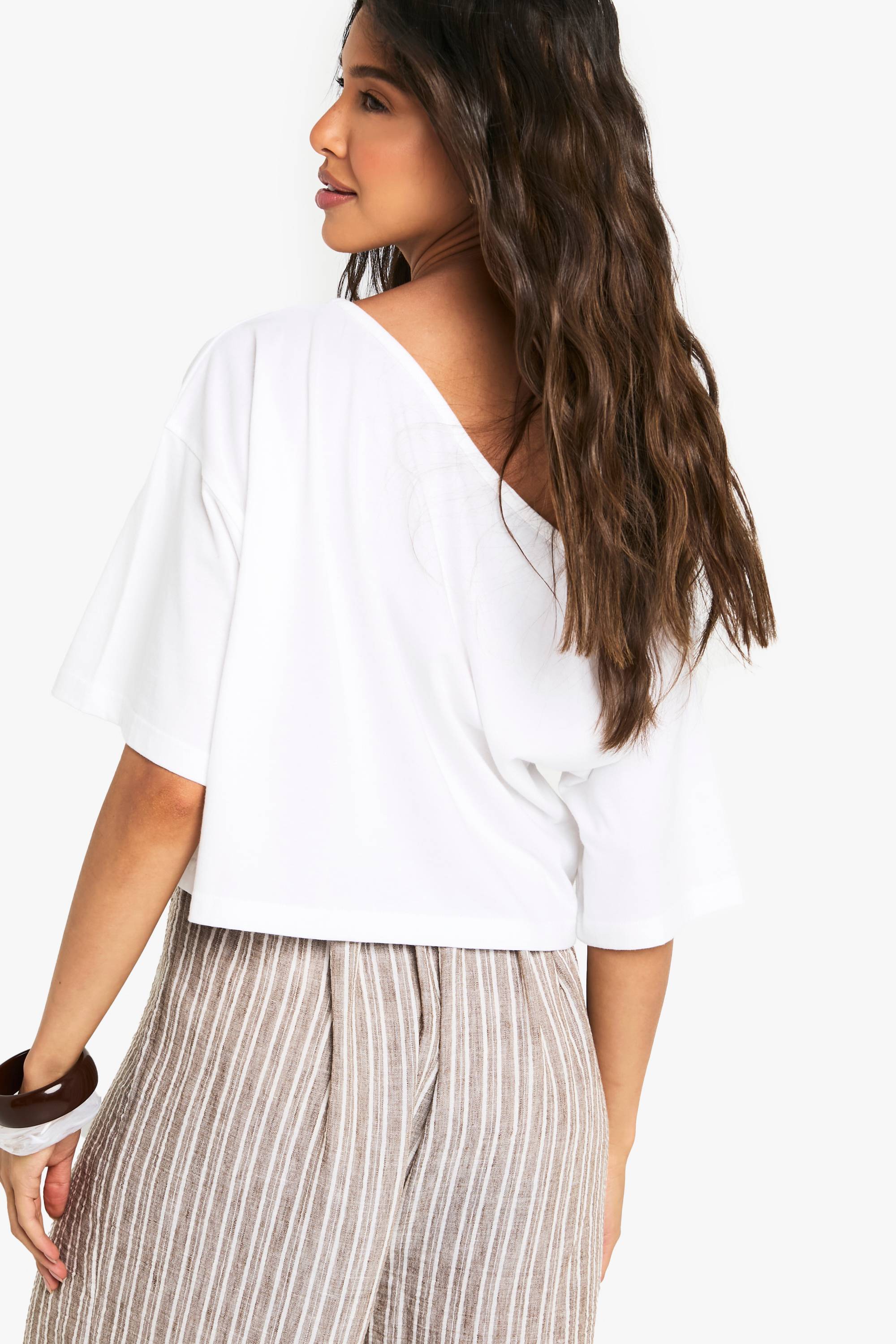 boohoo T-shirt crop boxy à épaules dénudées