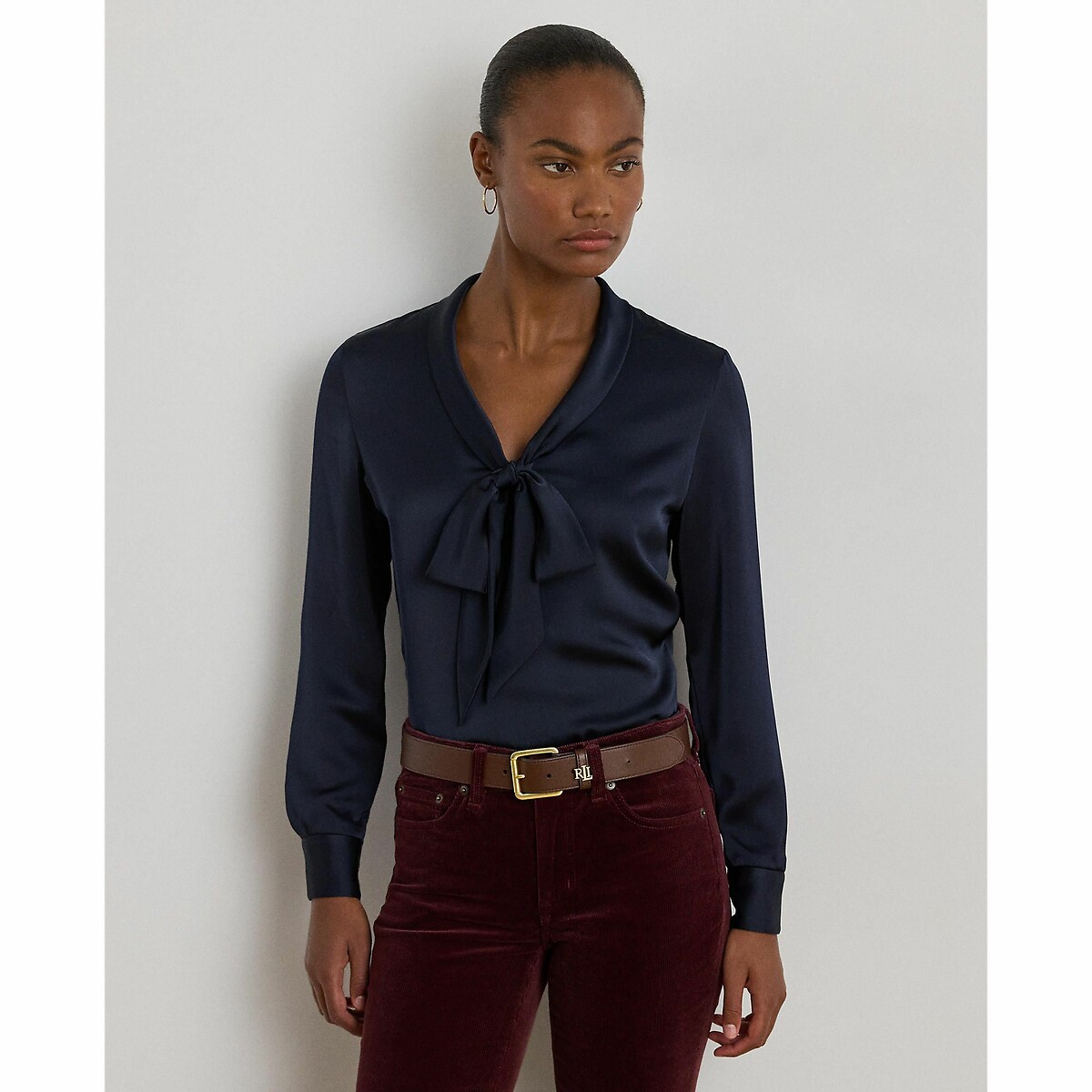 Blusa de cetim LAUREN RALPH LAUREN com mangas compridas e decote em V