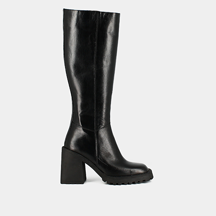 Bottes hautes à semelles crantées et bouts carrés  en cuir noir