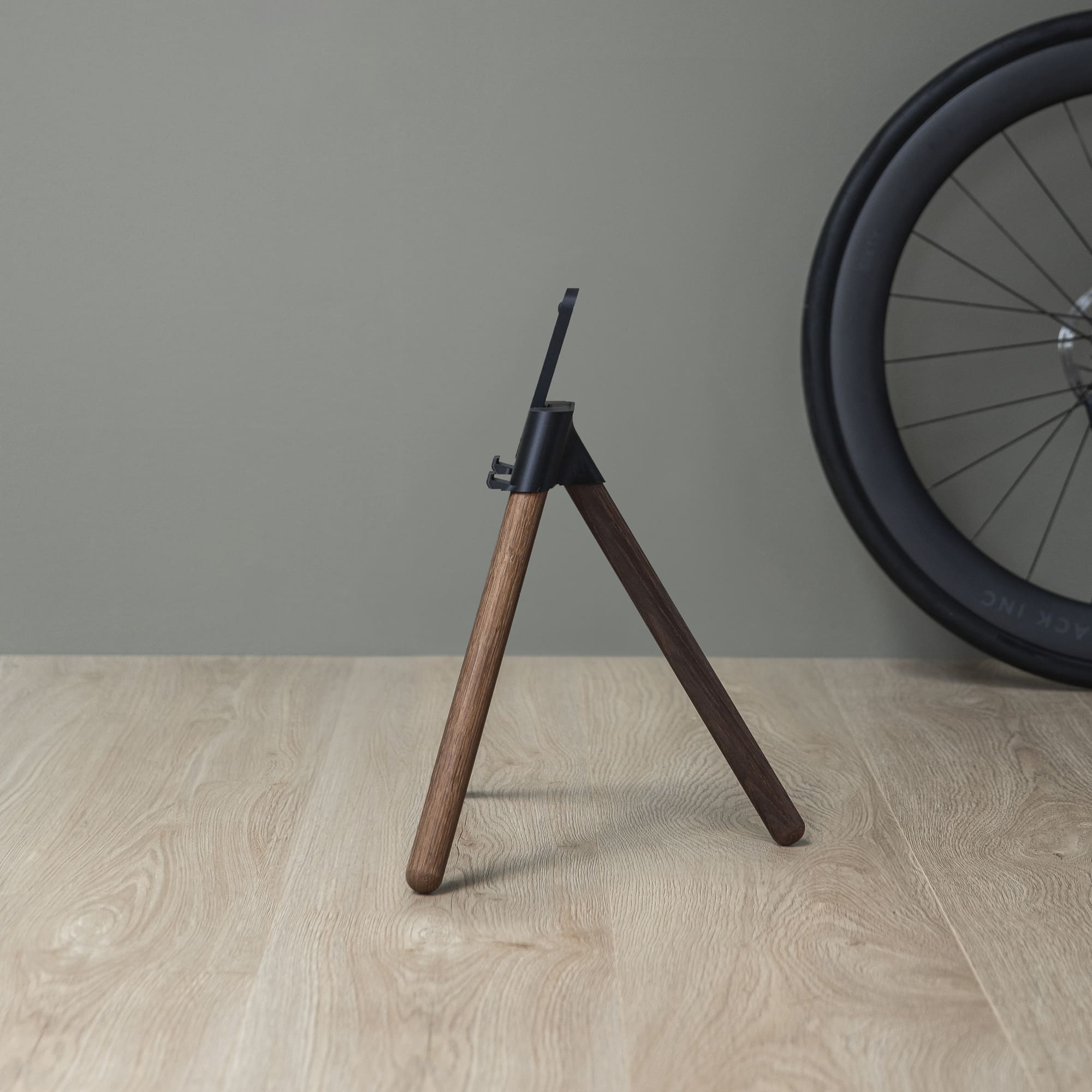 Tons Core stand til iPad naturlig eg