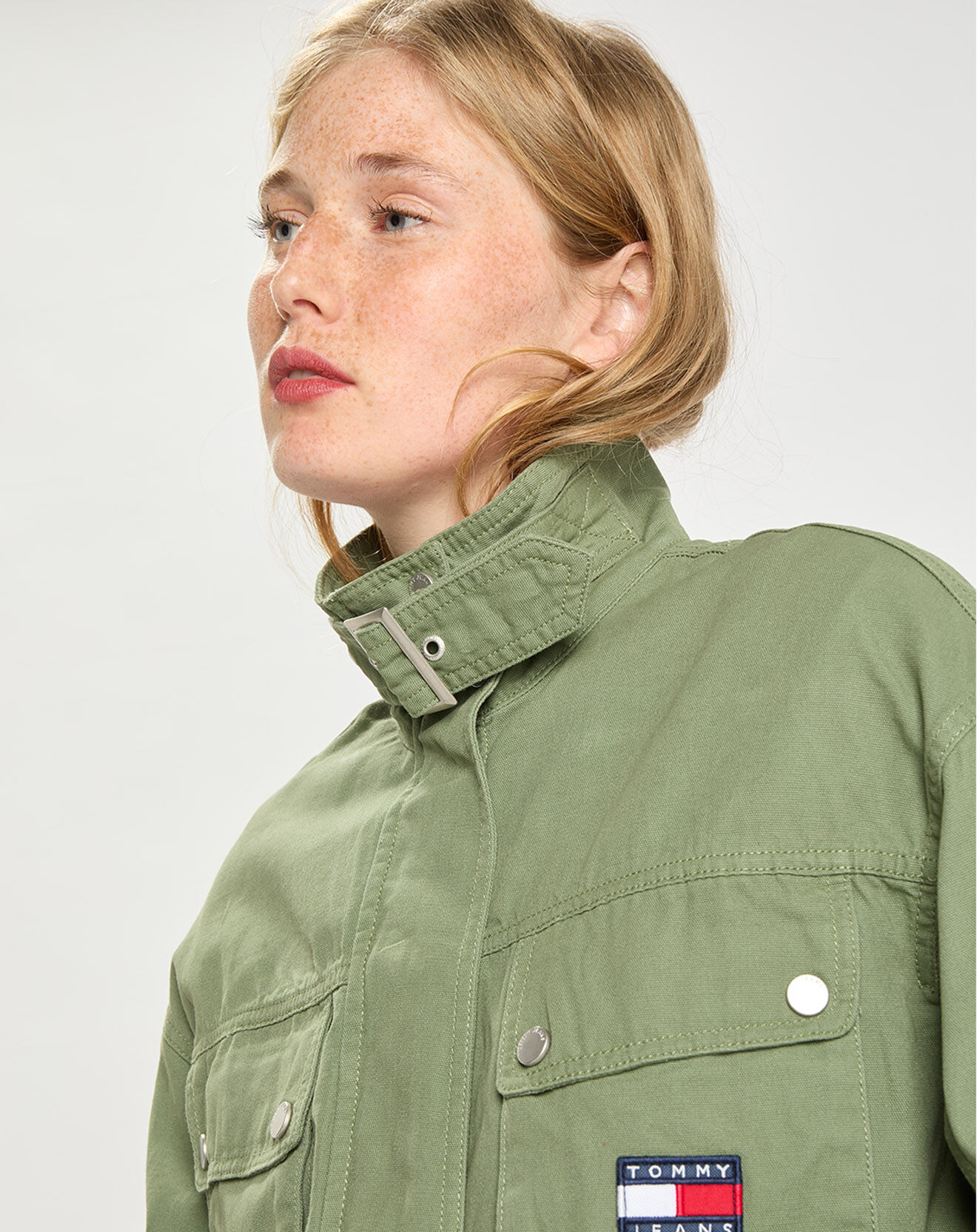 Tommy Jeans Veste 100% Coton Bio crop utility kaki