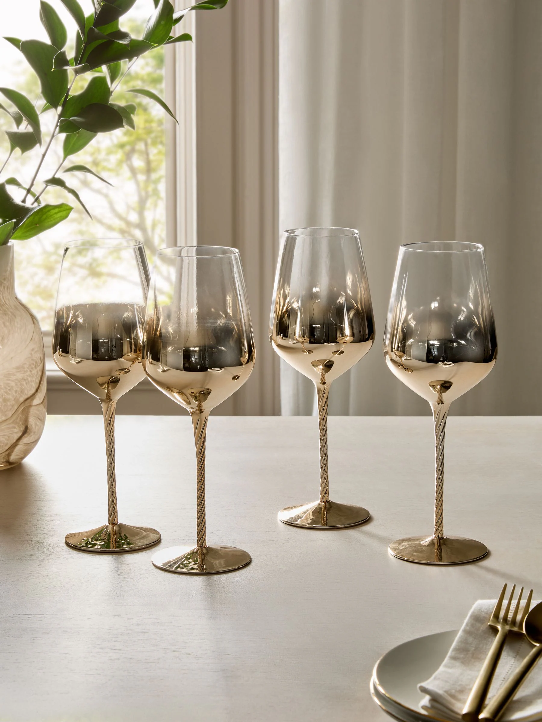 Set of 4 Astrid Wine Glasses