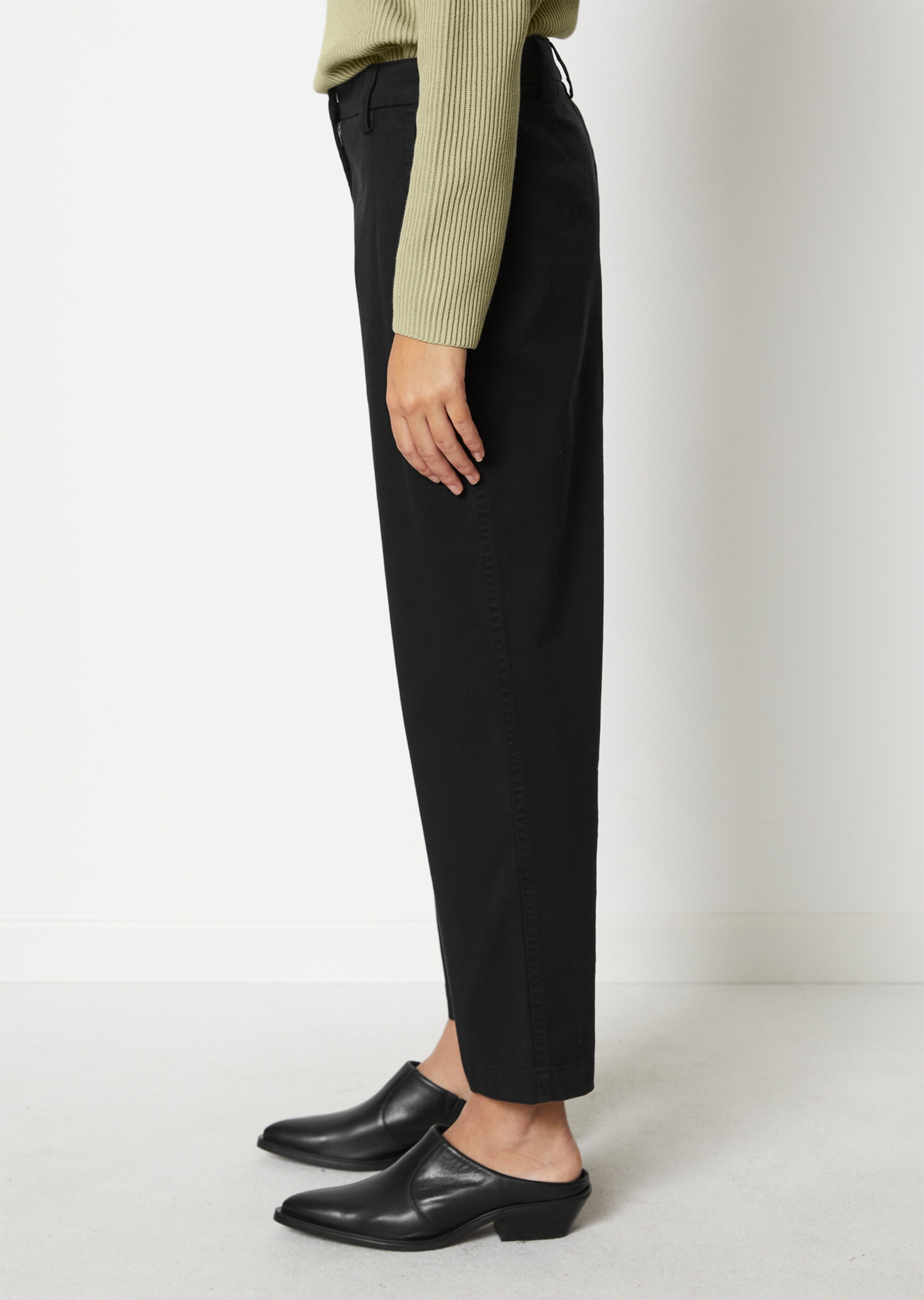 Chino Modell KALNI tapered aus Bio-Baumwoll-Stretch
