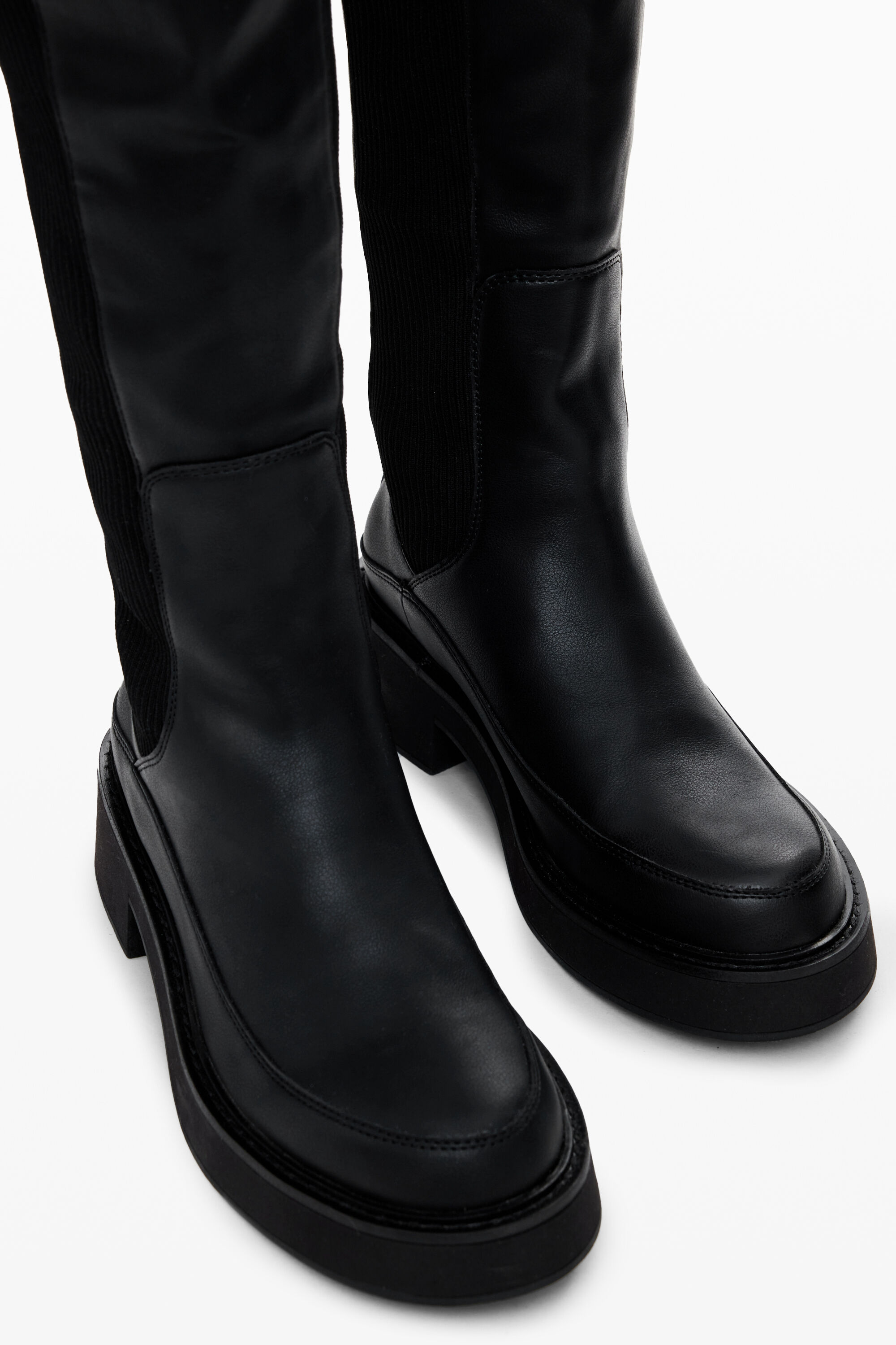 Bota alta Chelsea projetada por M. Christian Lacroix