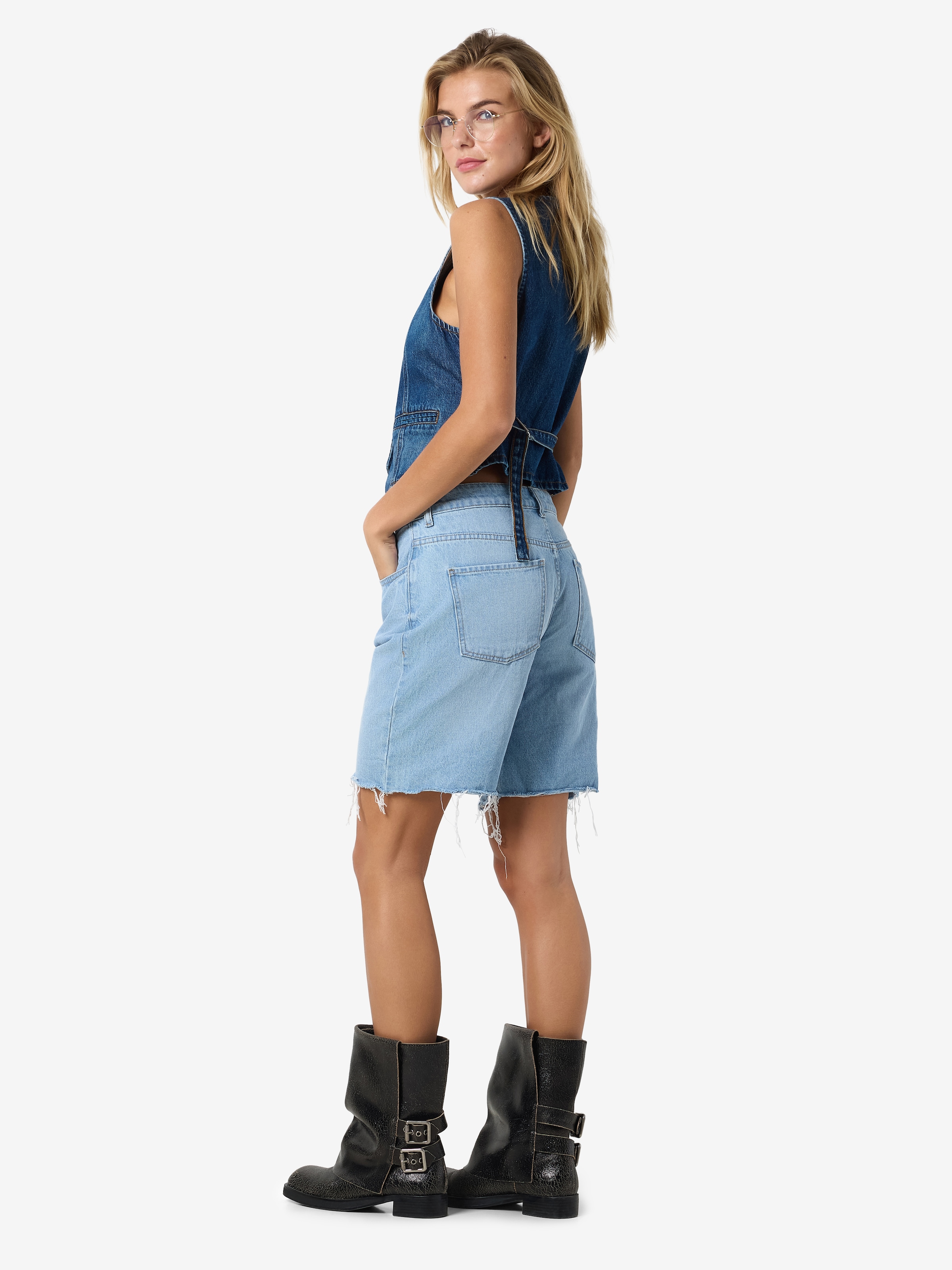 Noisy may Jeansshorts »NMHOLLA NW LOOSE SHORT AZ425LB NOOS«, modisch offene Säume