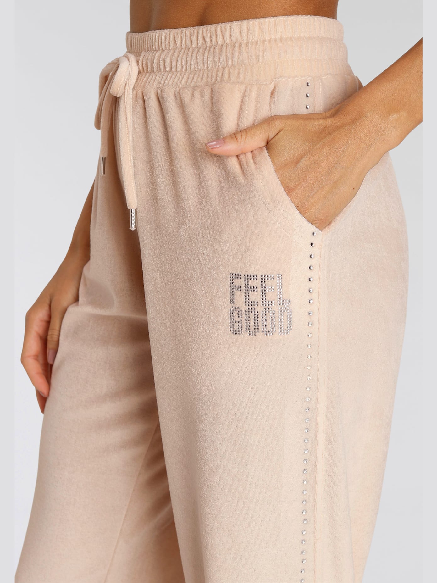 Pantalon en velours ras à la coupe étroite