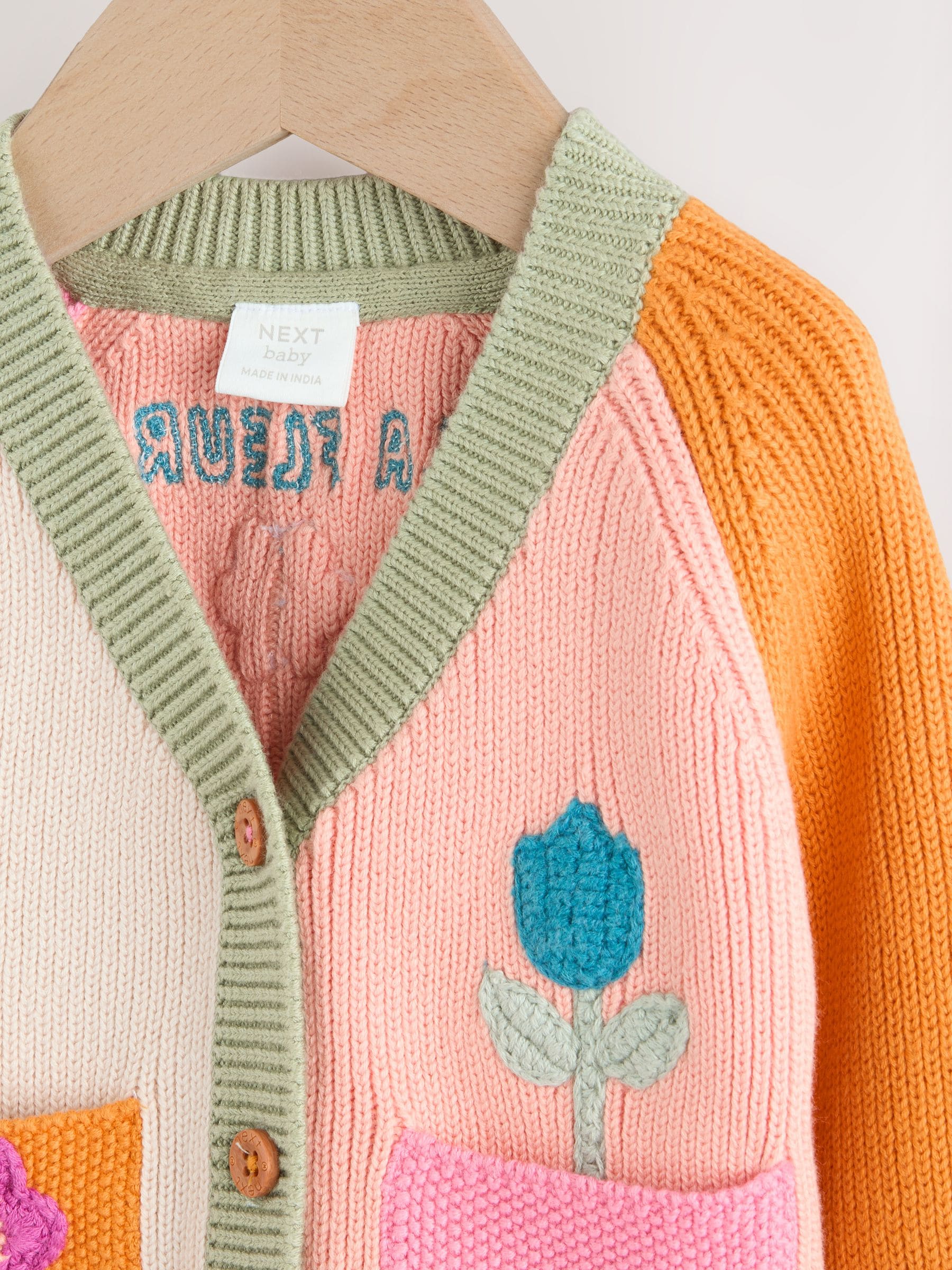 Felle kleurvlakken - Babyvest met borduursel (0 mnd-2 jr)