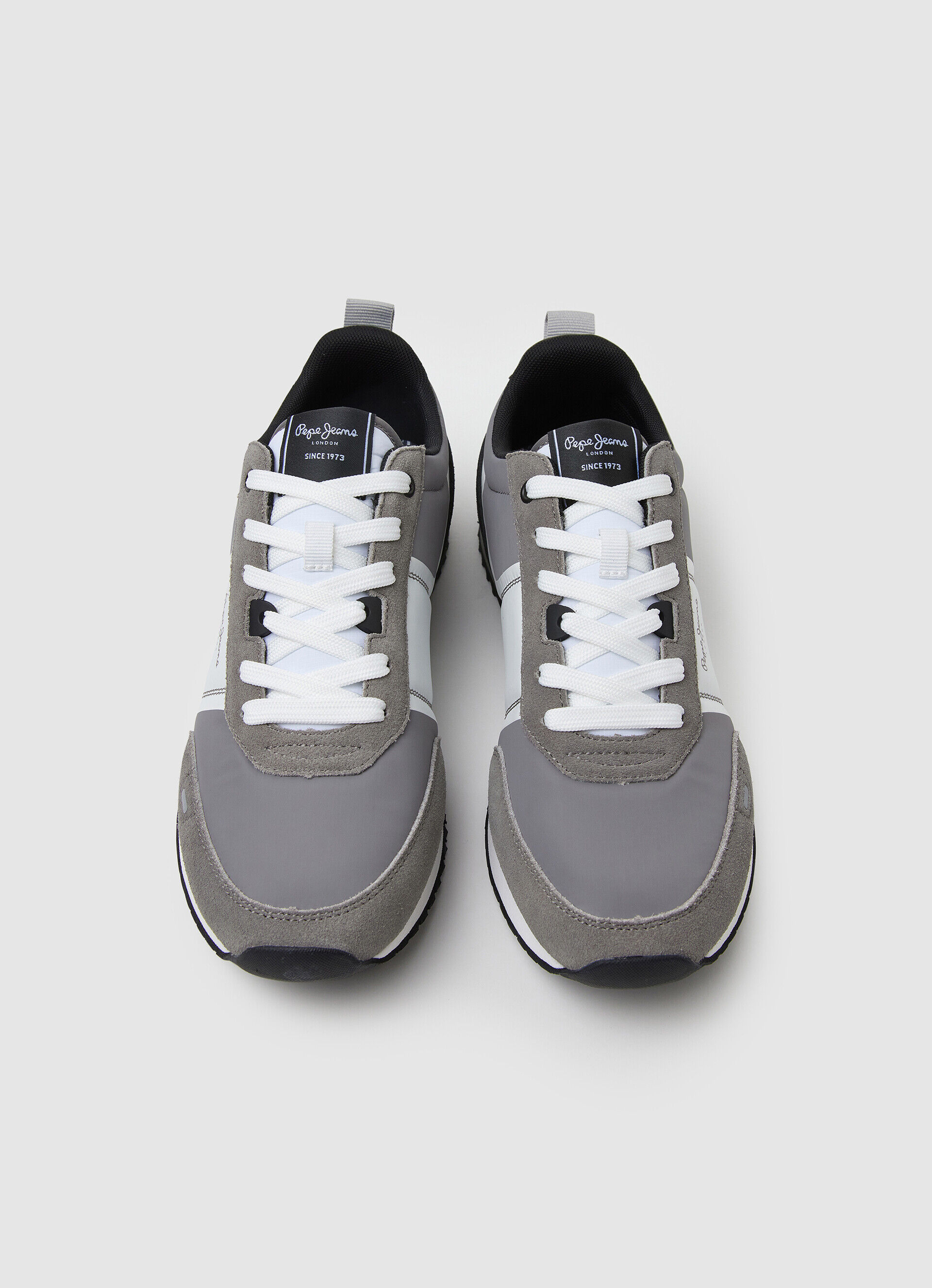 Sapatos combinados para transferência turística - cinza