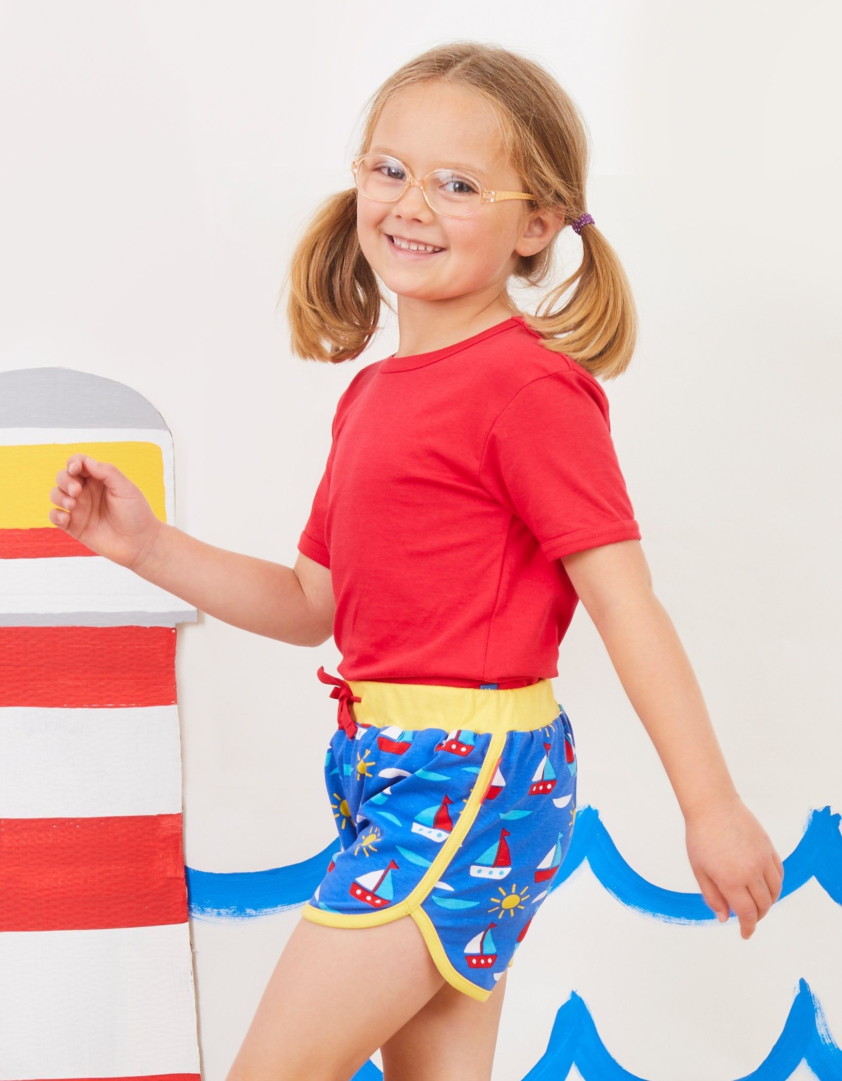 Toby Tiger Jogging Shorts mit Segelboot Print