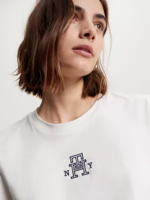 Camiseta com o logo da universidade