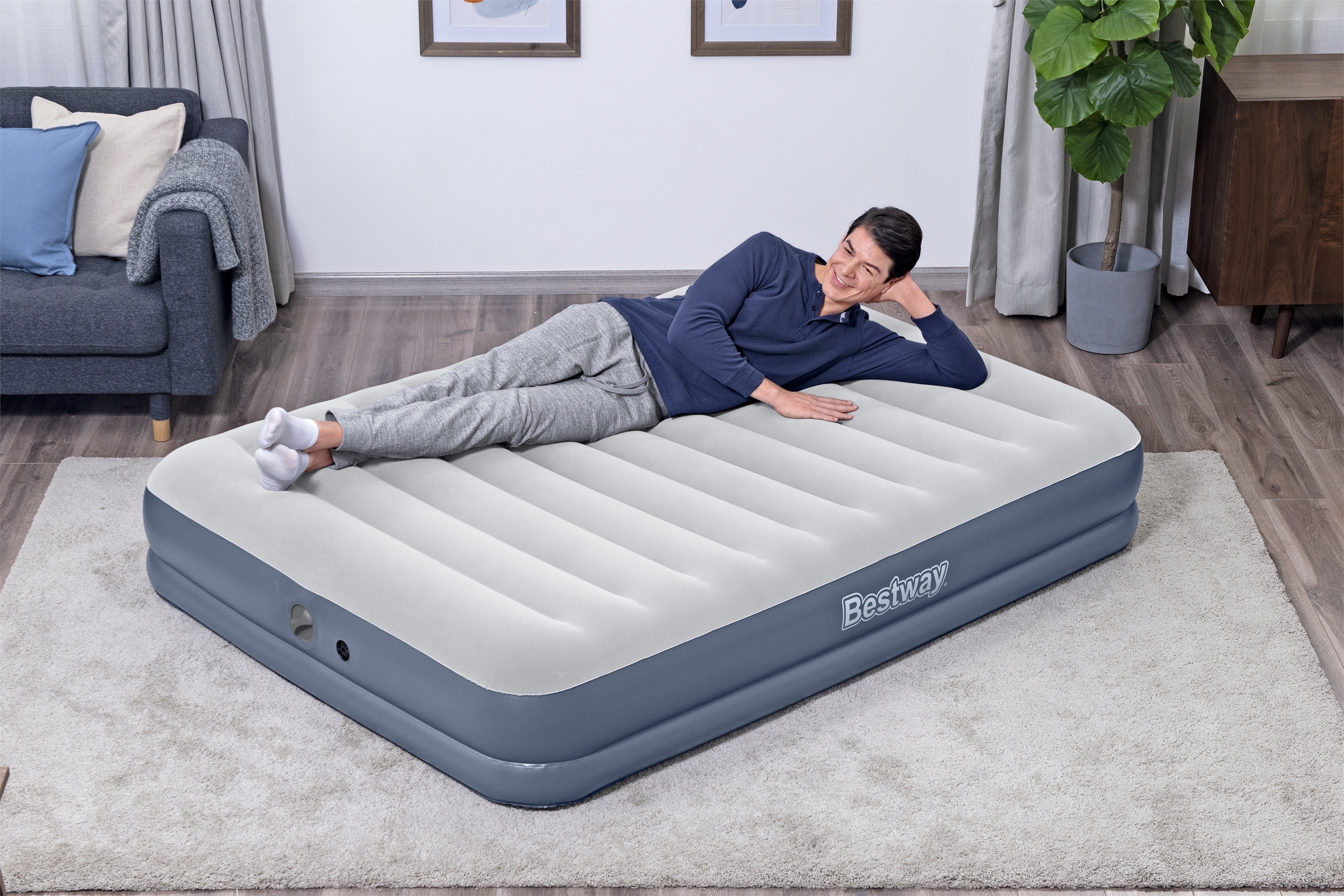 Luftbett Tritech selbstaufblasend mit Akku 203 x 152 x 36 cm