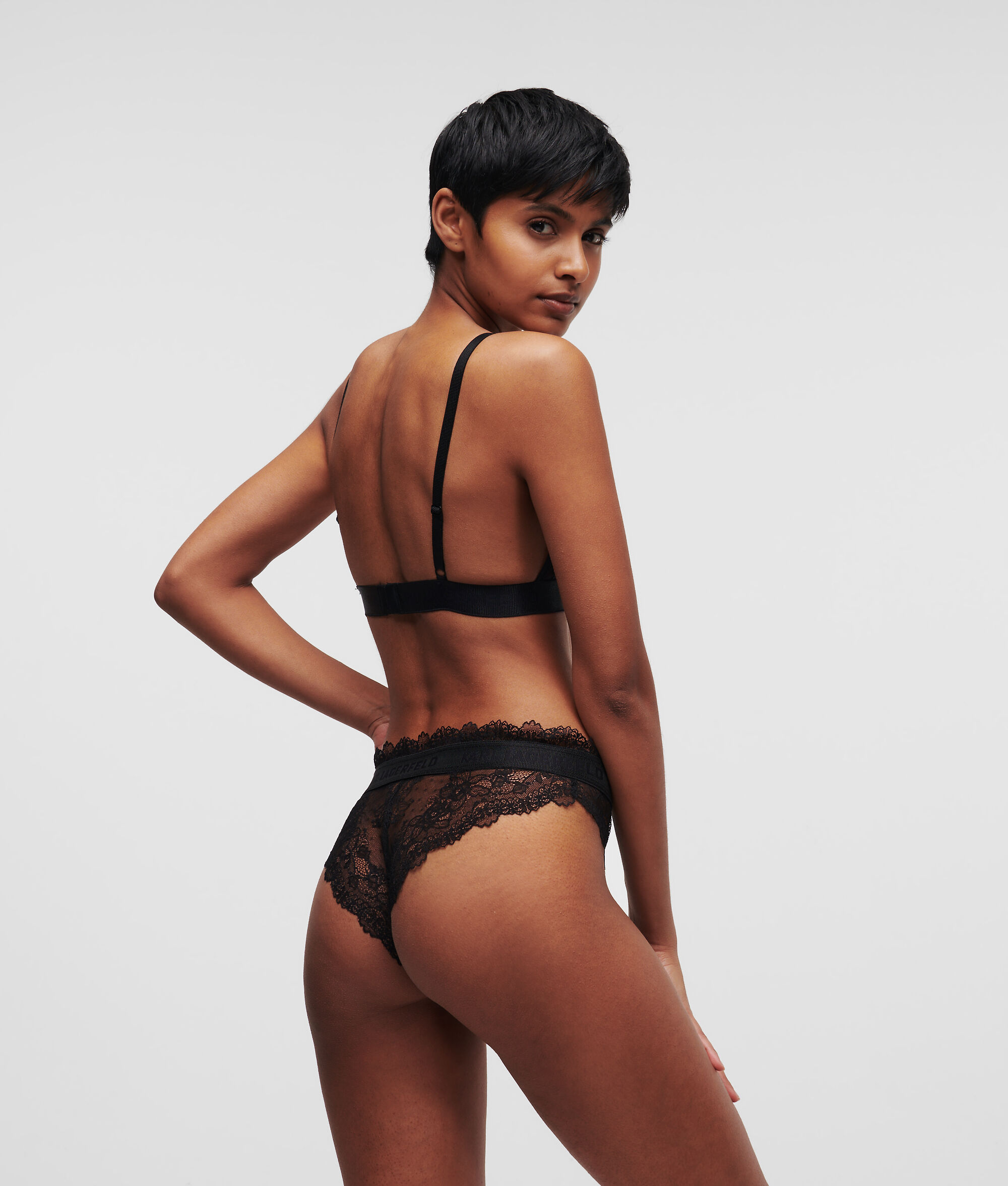 SOUTIEN-GORGE TRIANGLE EN DENTELLE