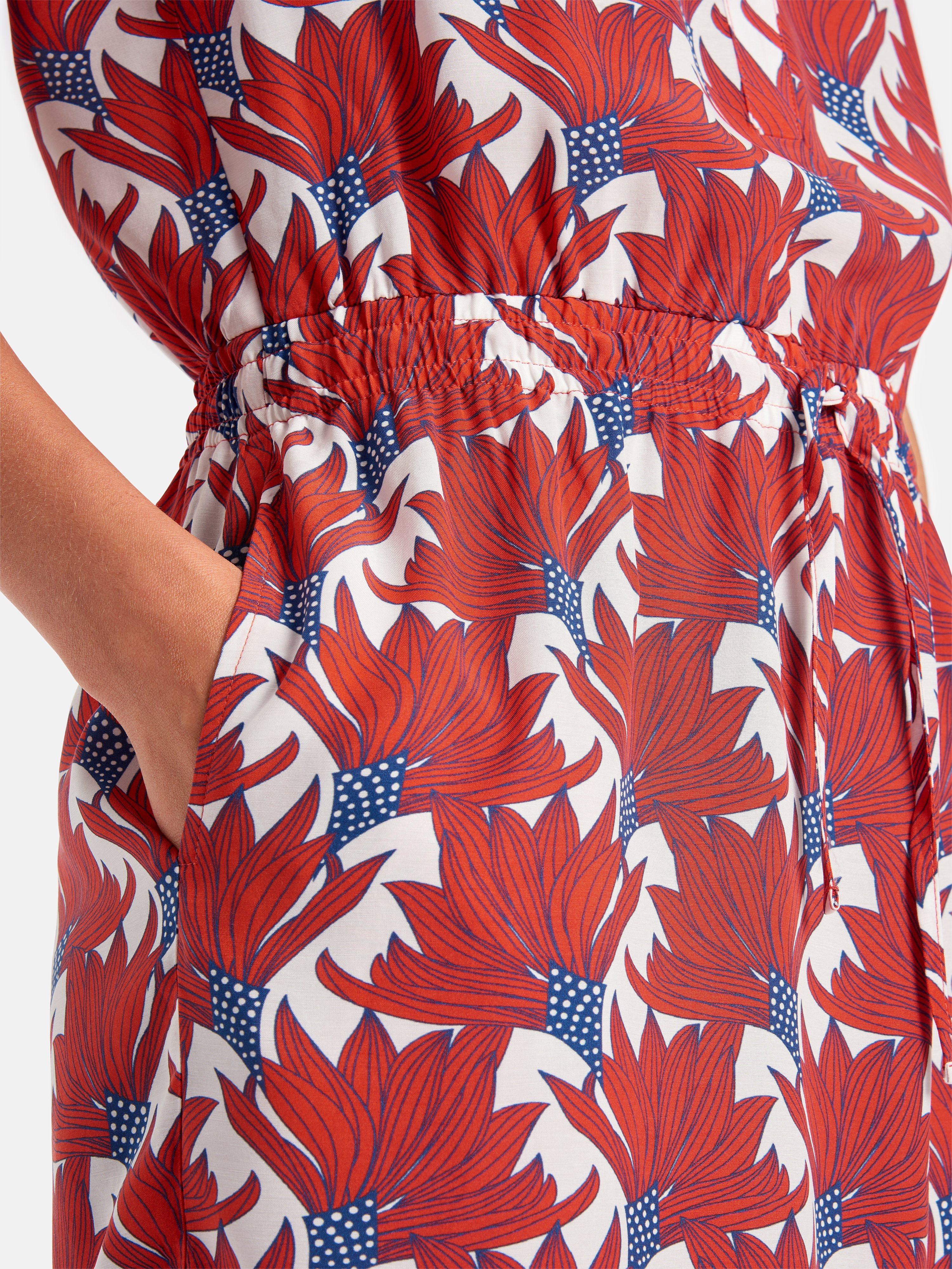 Kleid mit überschnittener Schulter