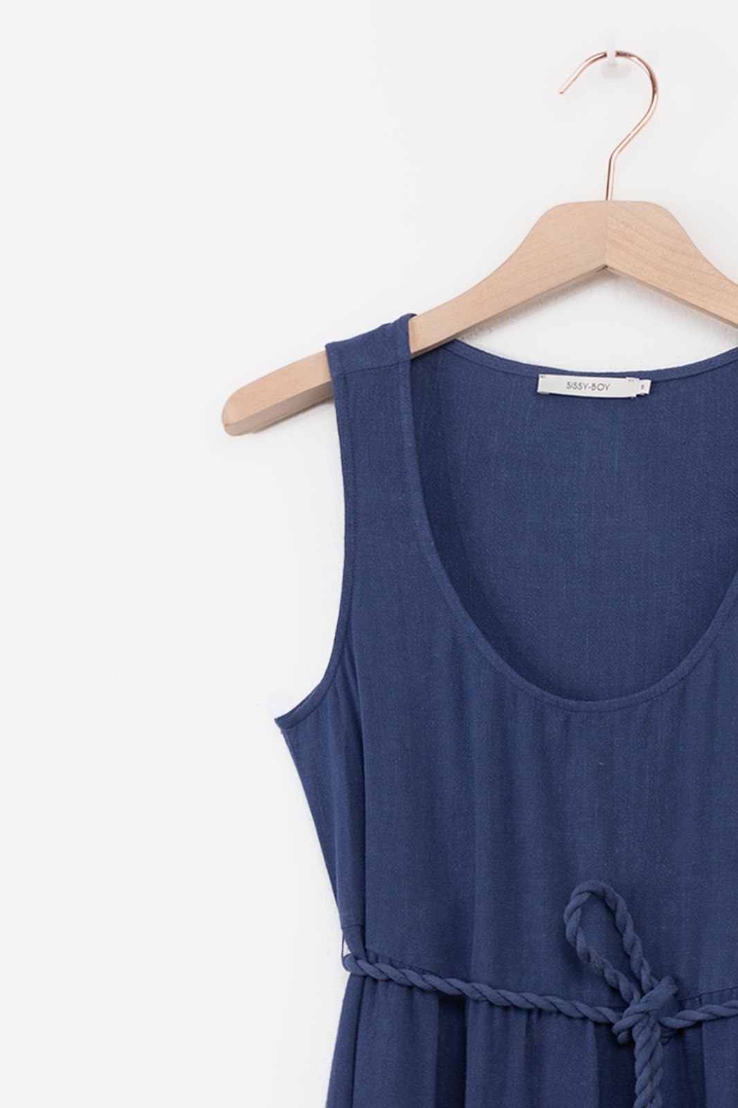 Blauwe maxi jurk met gevlochten riem