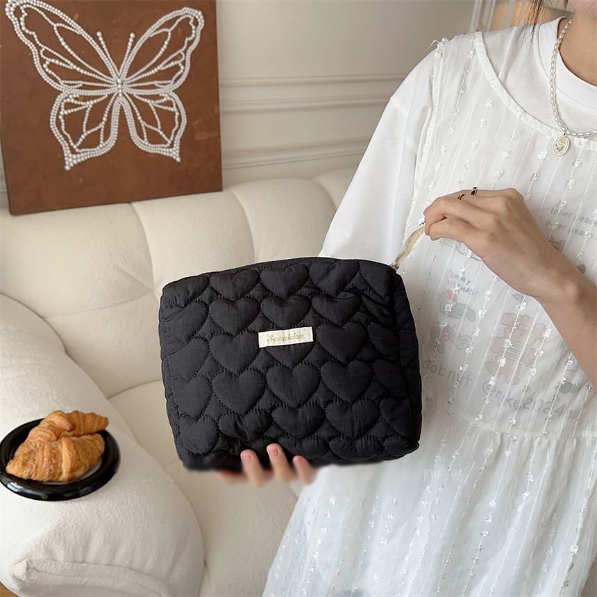 Bitabis - Gewatteerde make-uptas / clutch met letters en hartjesmotief