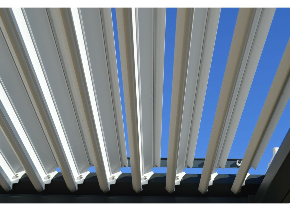 Pergola autoportée bioclimatique motorisée eris 3 x 4 m en aluminium - grey
