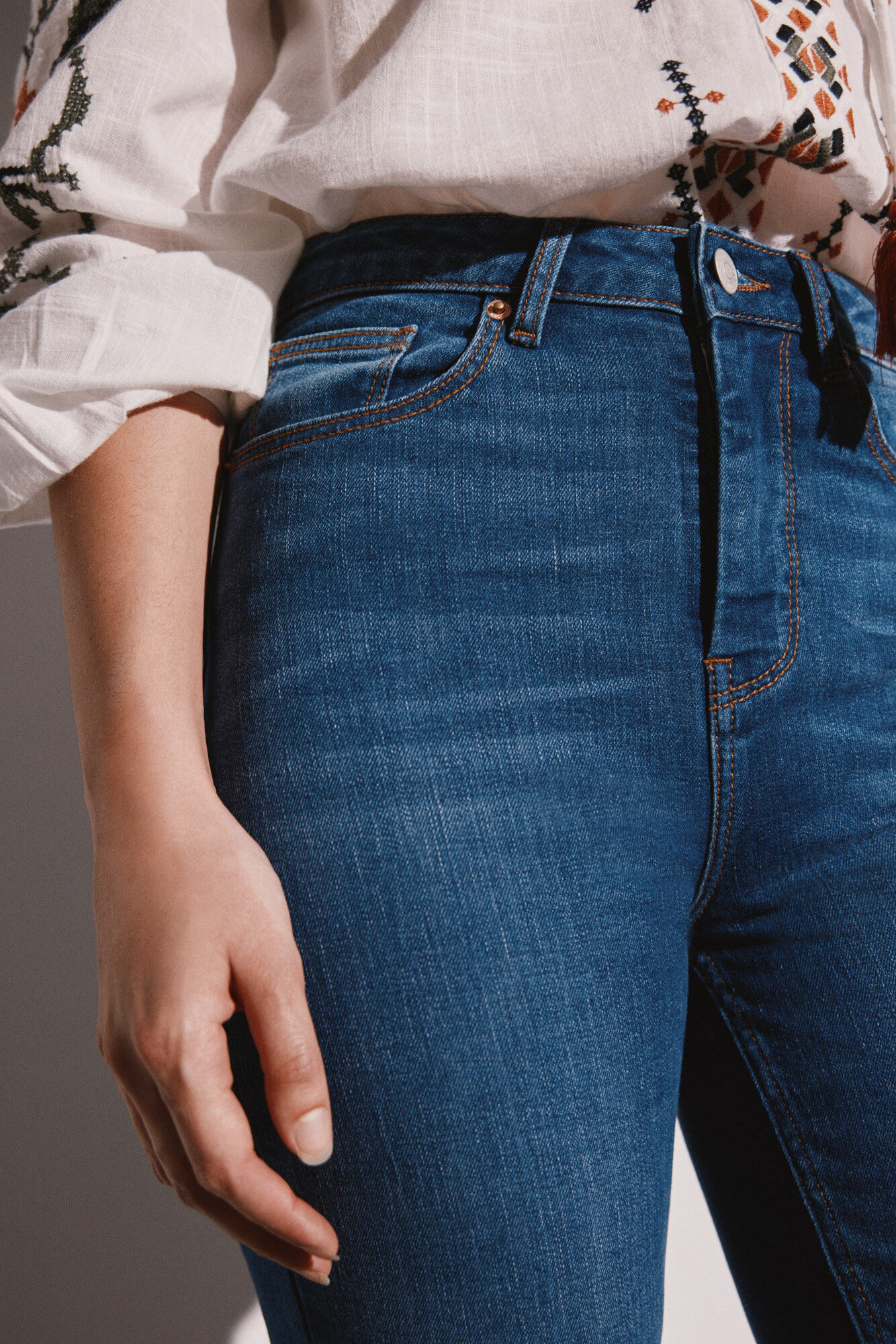 Calça jeans com lavagem sustentável e corte bota™