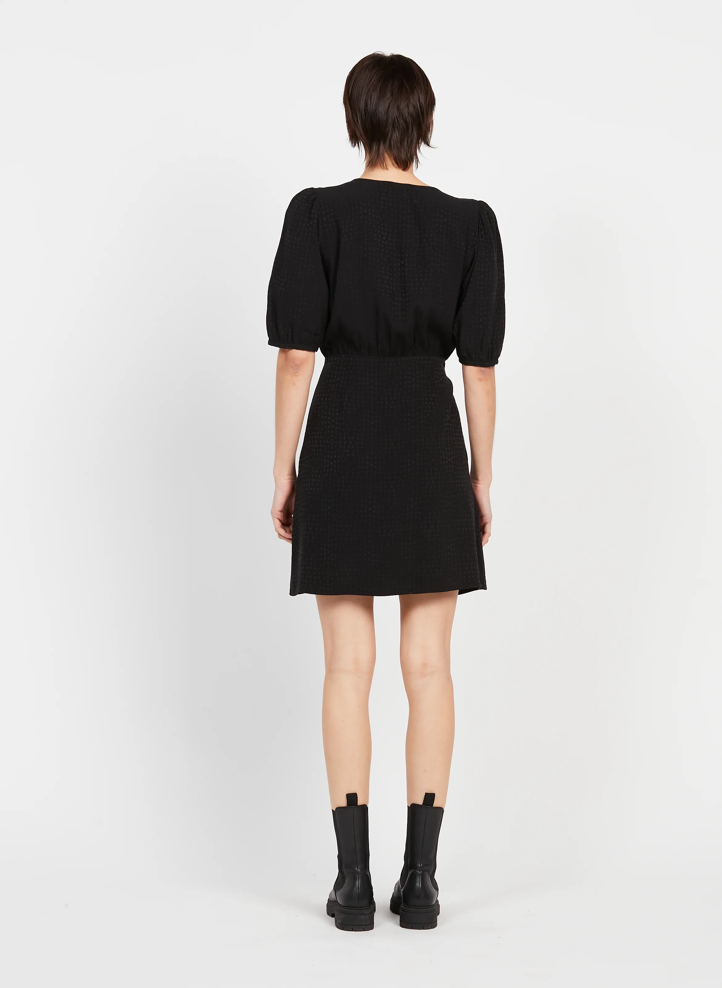 NUSCH - Robe courte décolleté V| Noir