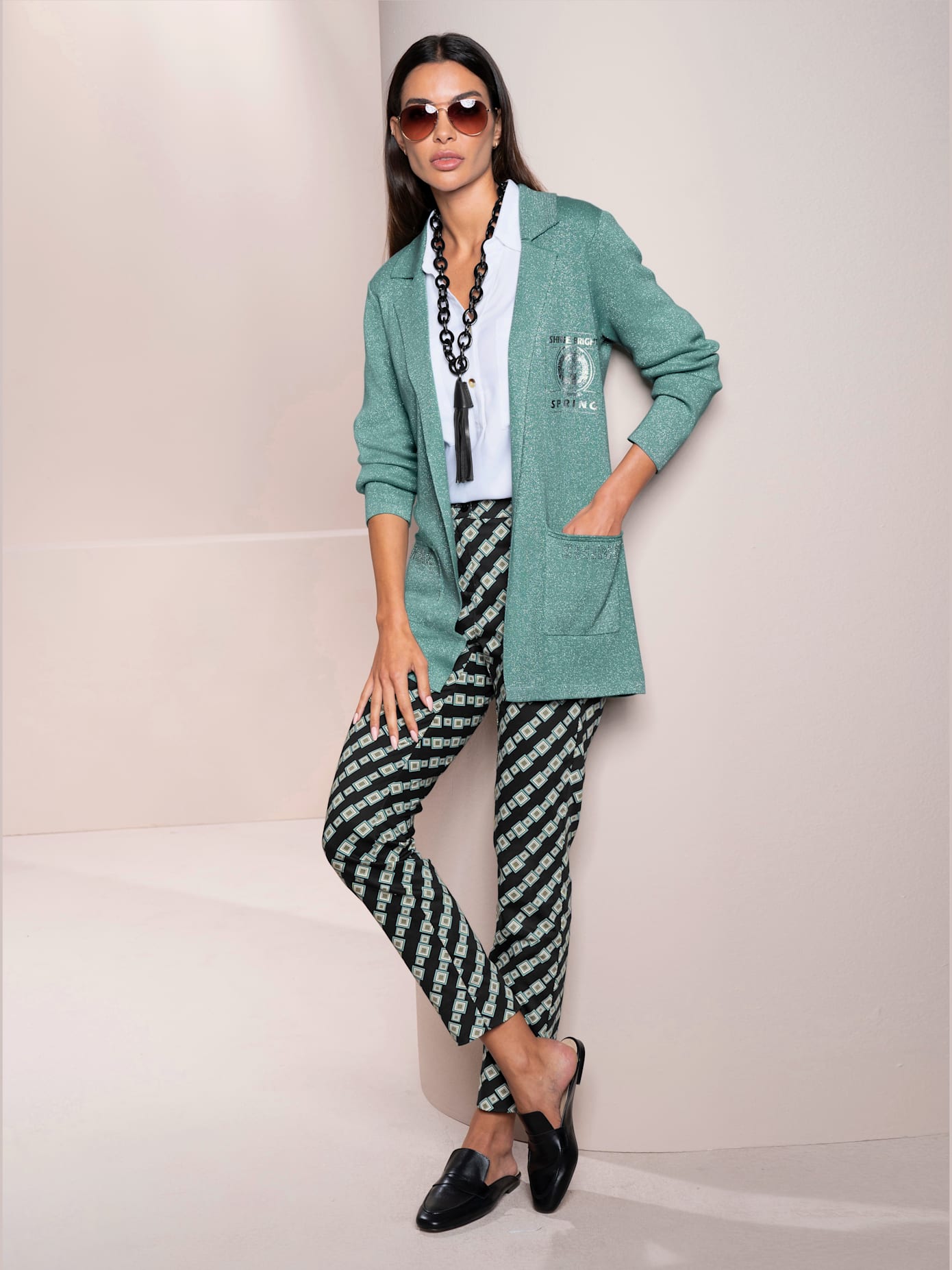 Veste en tricot fil argenté brillant couleur argenté
