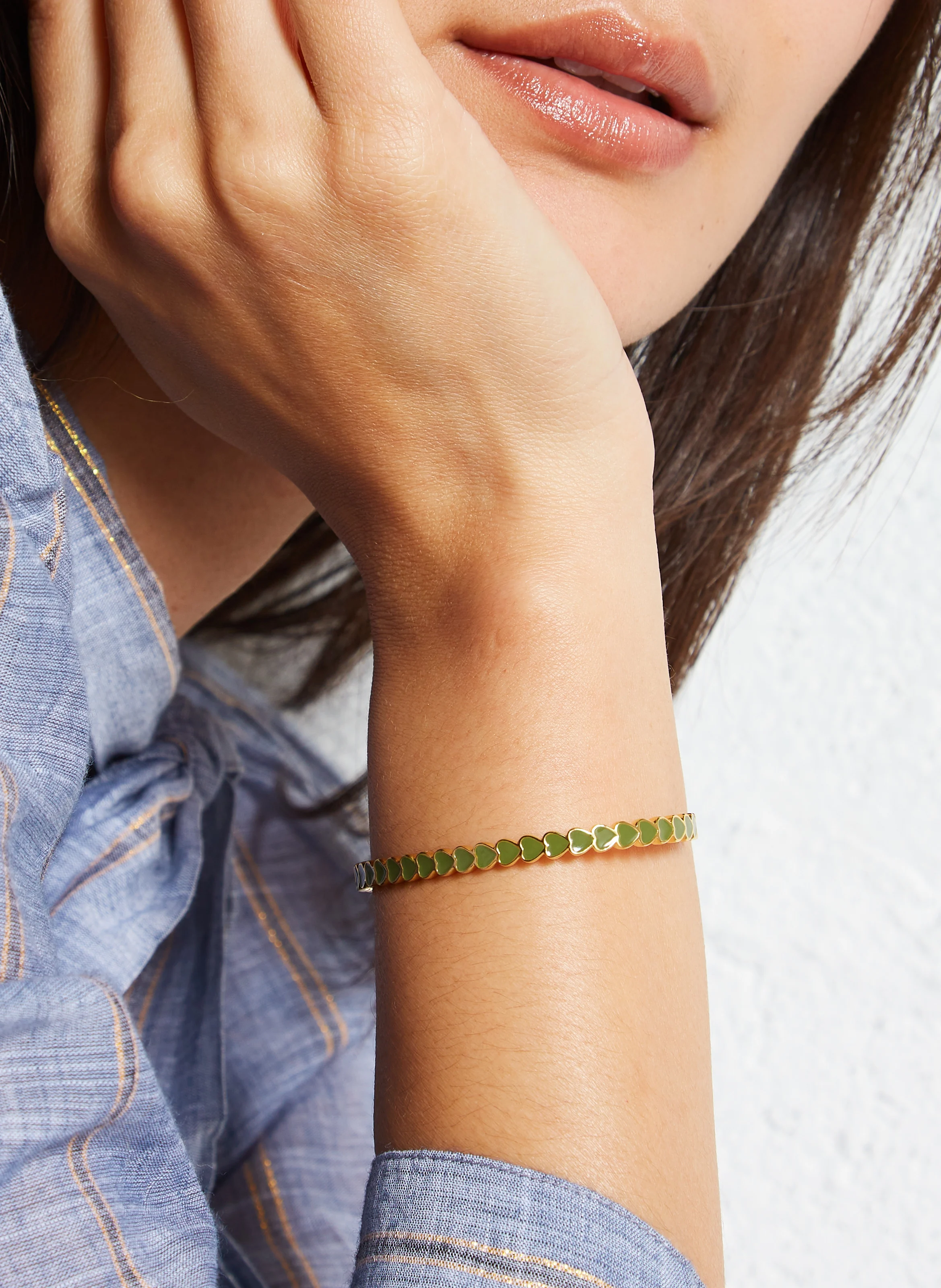 AIDAN - Bracelet ouvert à motif coeur en laiton | Vert