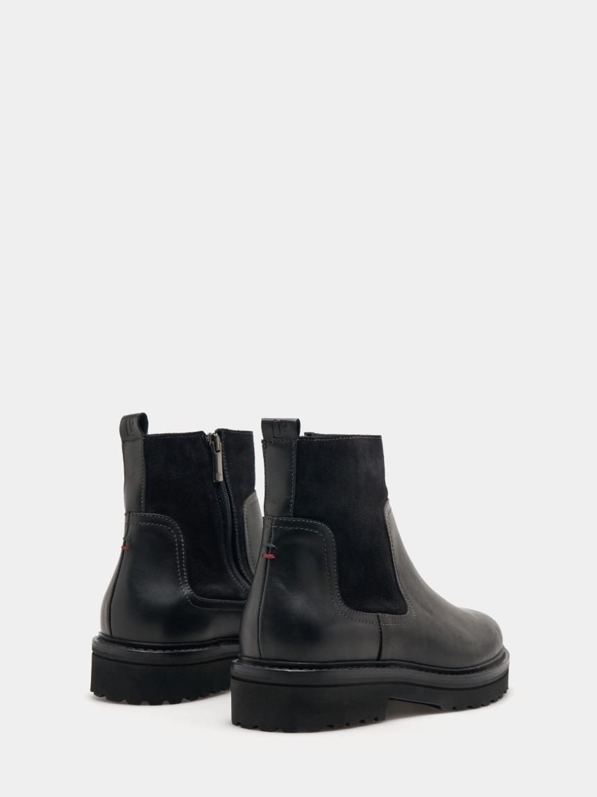 Botas em pele