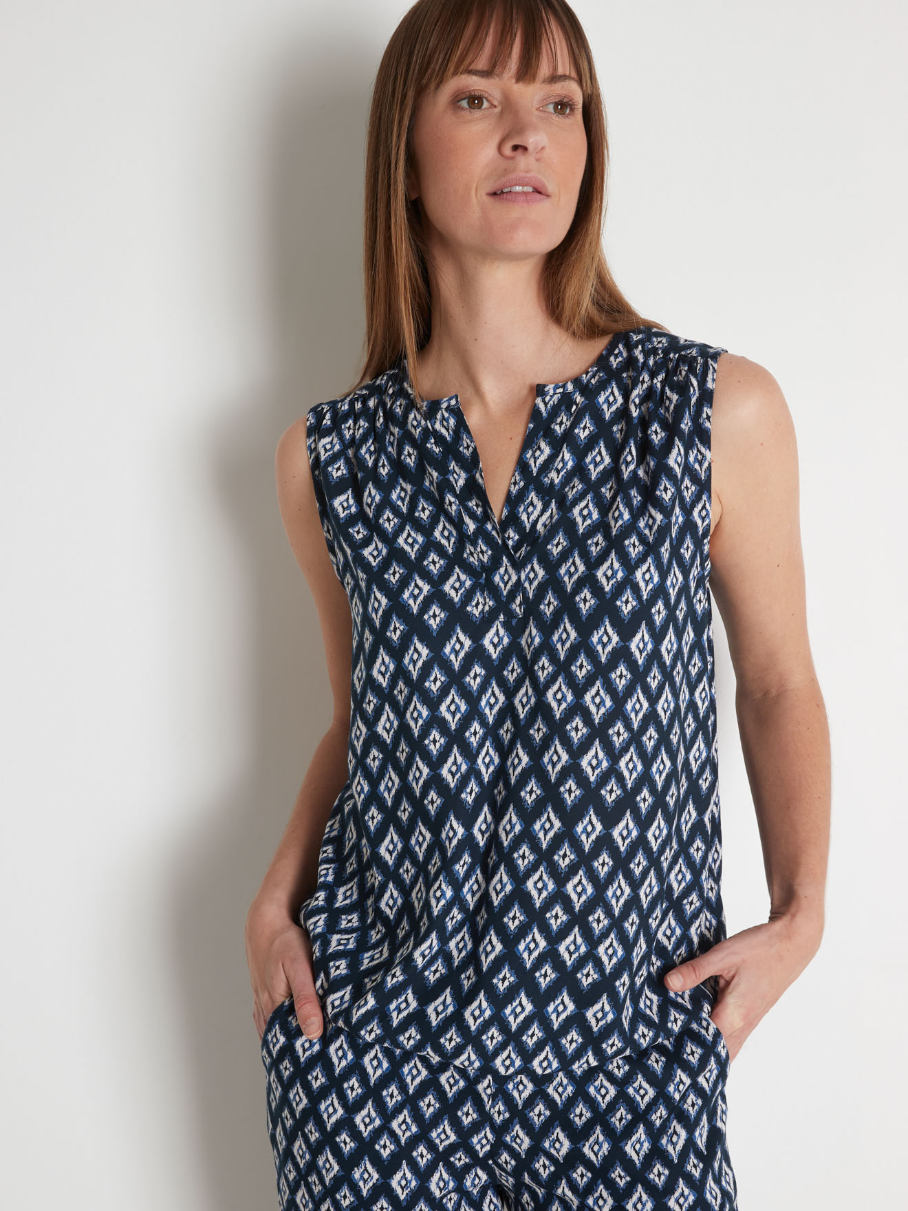 Blouse sans manches base élastiquée