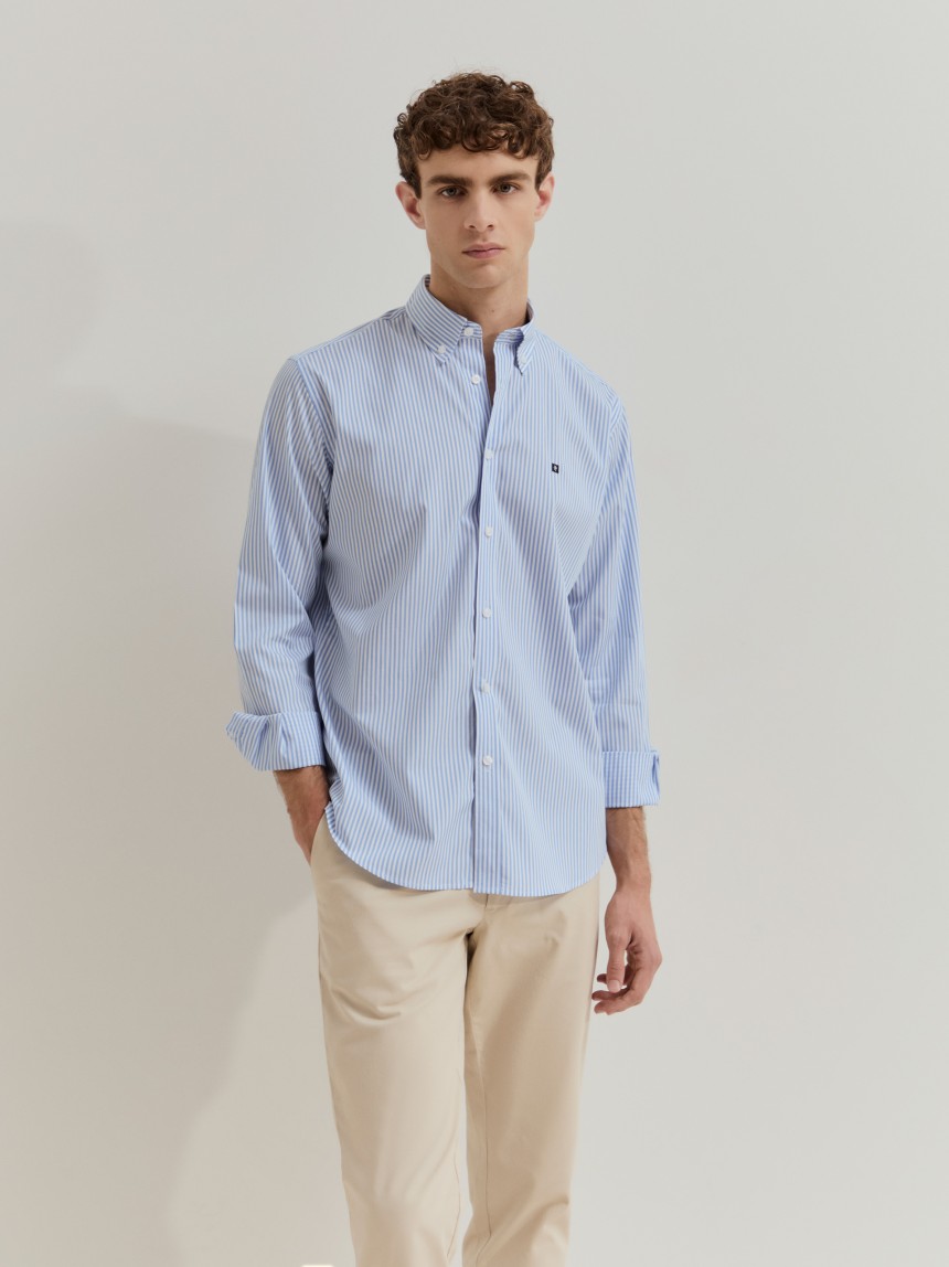 Camisa às riscas regular fit em algodão