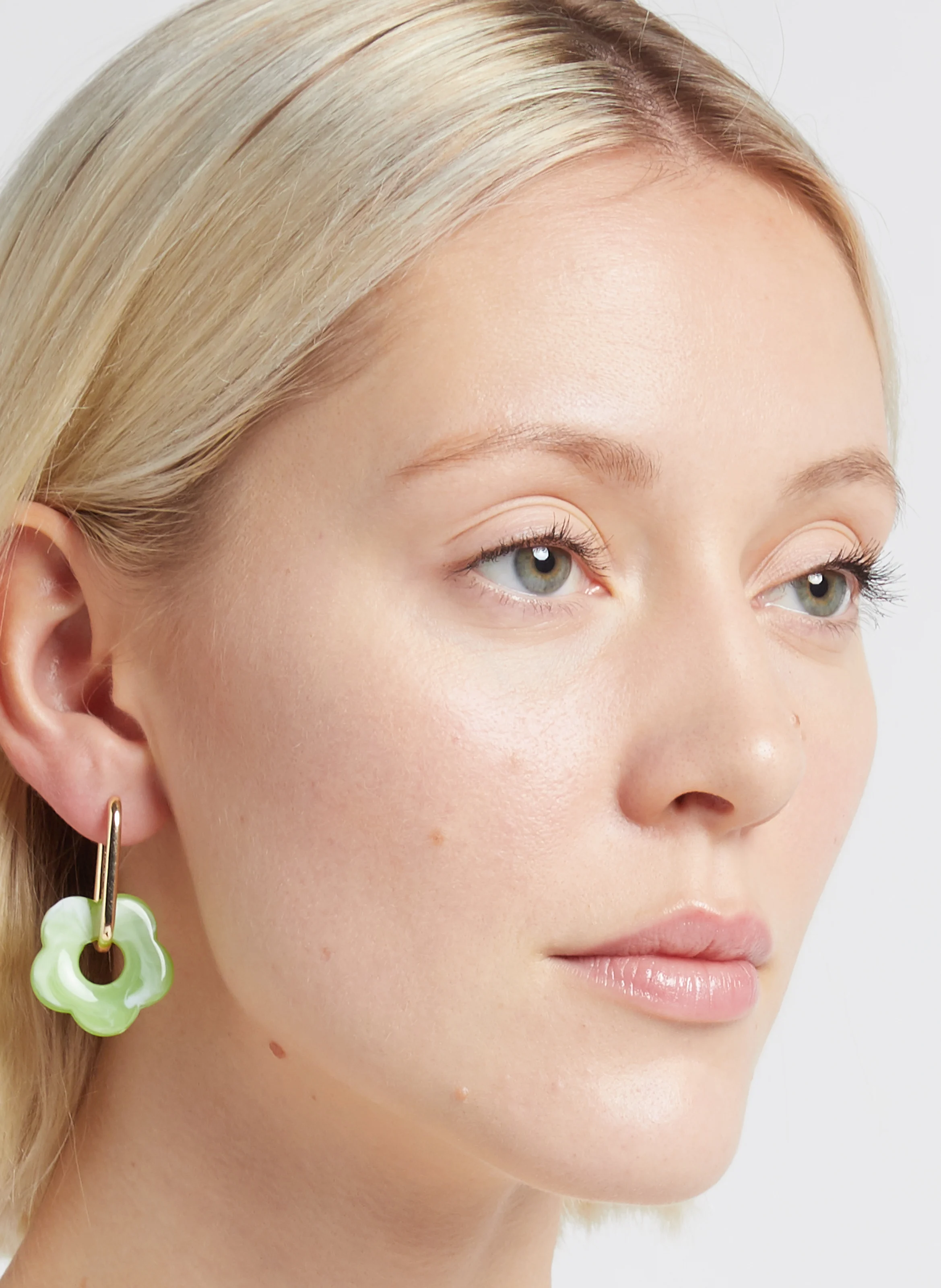 Boucles d'oreille fleur percées | Vert