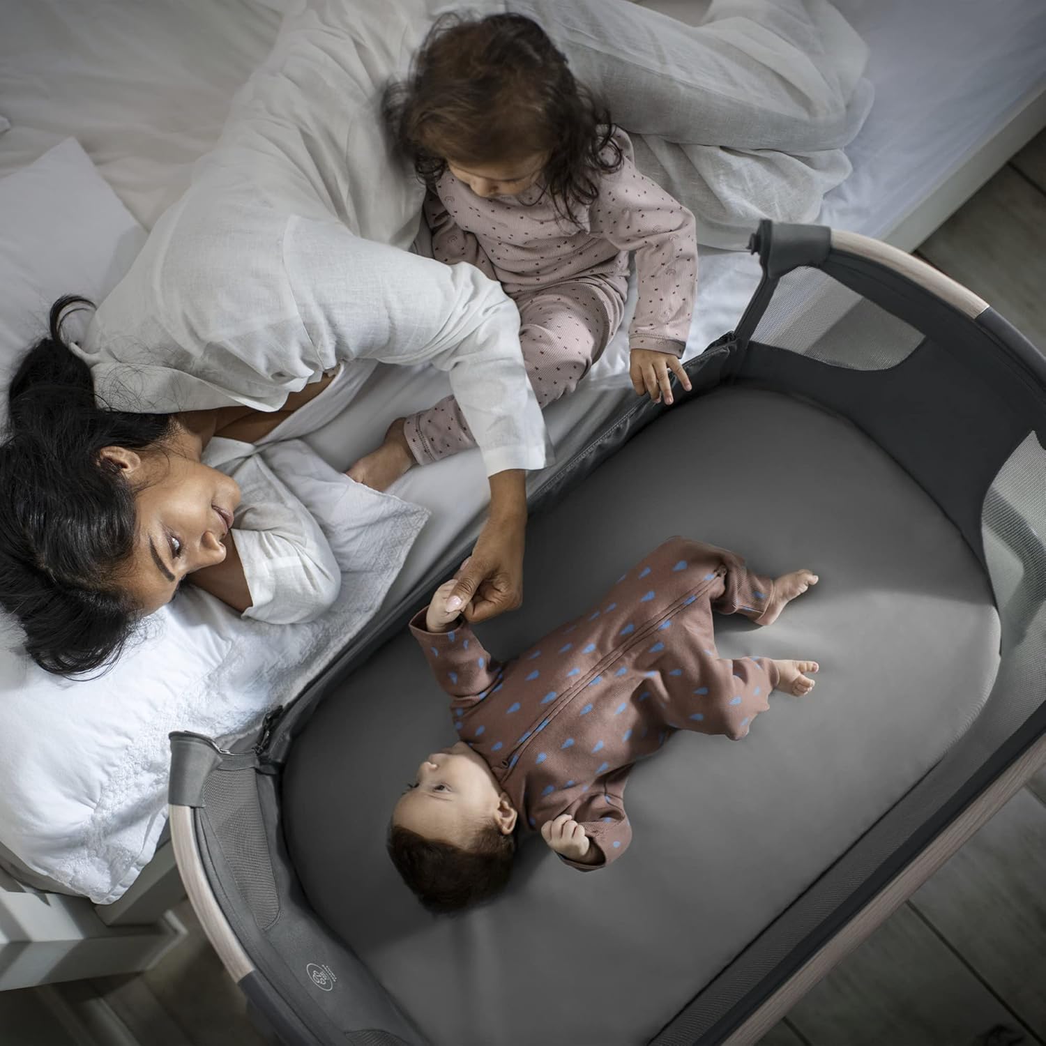 Maxi-Cosi Iora Berceau Cododo, Lit Cododo Bebe Pliable, 0-6 Mois, 9 kg Max, 4 Inclinaisons et 5 Hauteurs, Système Coulissant, Matelas Confort, Grand Panier, Facile à Transporter, Essential Graphite