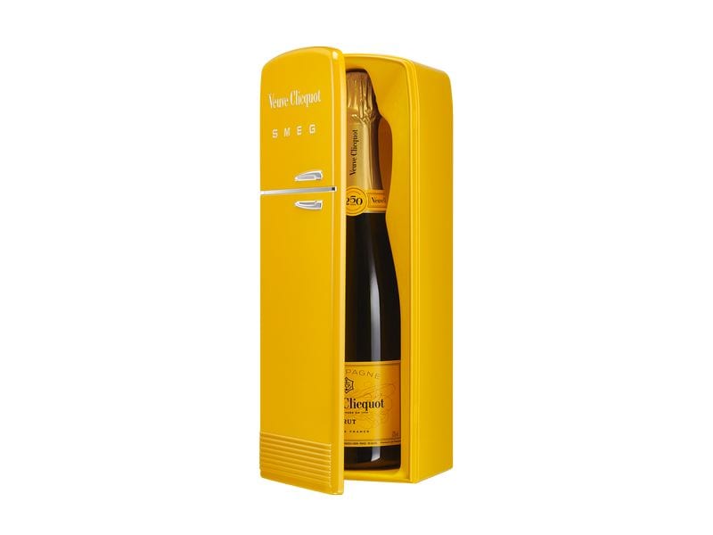 Veuve Clicquot  Champagner Brut Yellow Label SMEG Fridge 0. Prickelnder Schaumwein im Mini SMEG Kühlschrank