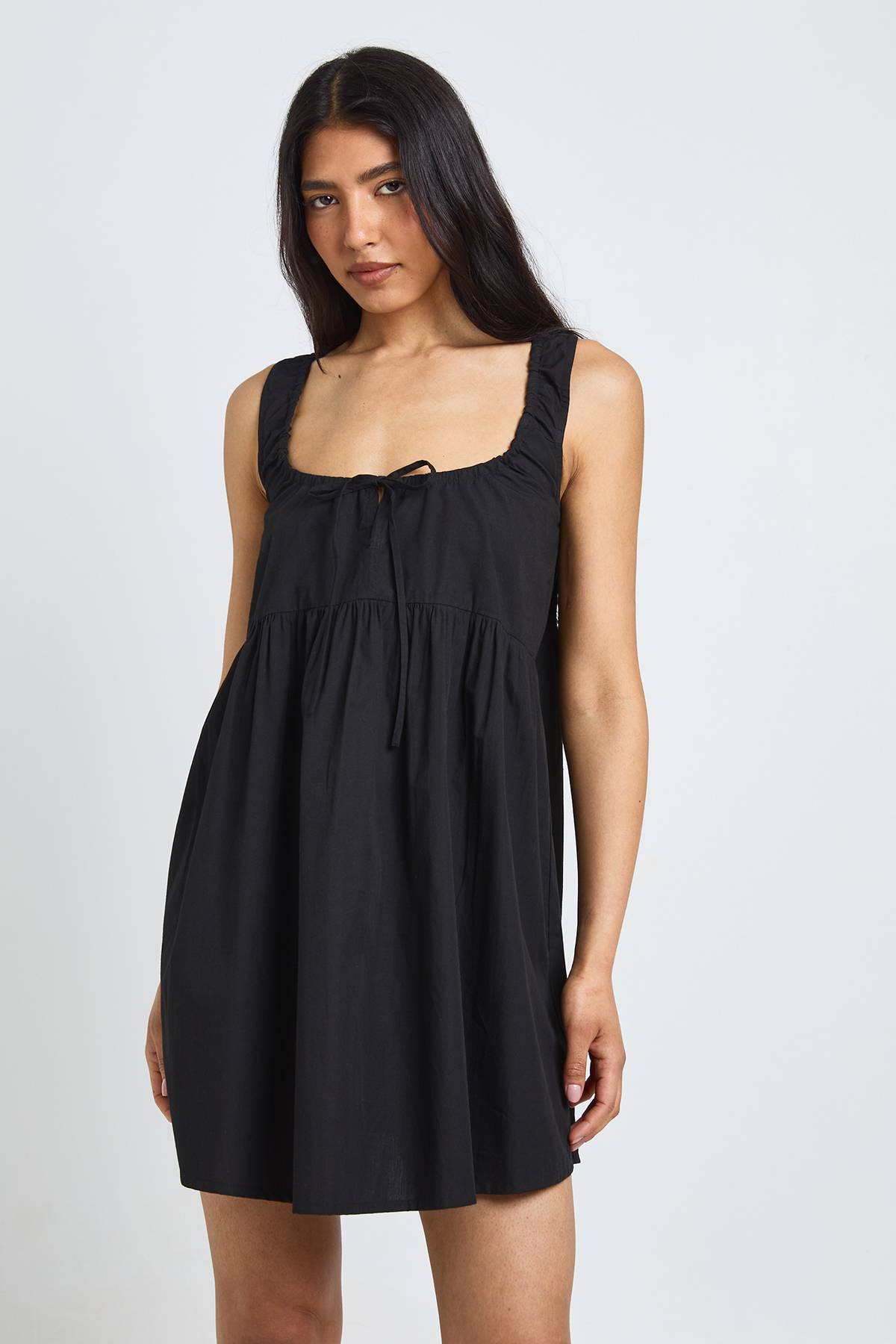 boohoo Robe Courte Smock Grande Taille Avec Détail Nœud Devant
